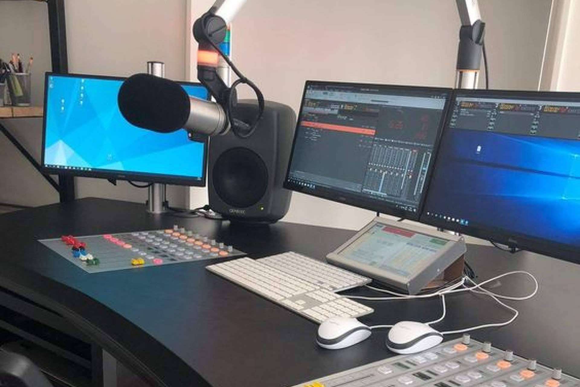 Café Con Radio, un programa de radio presentado por José Antonio Aguilera