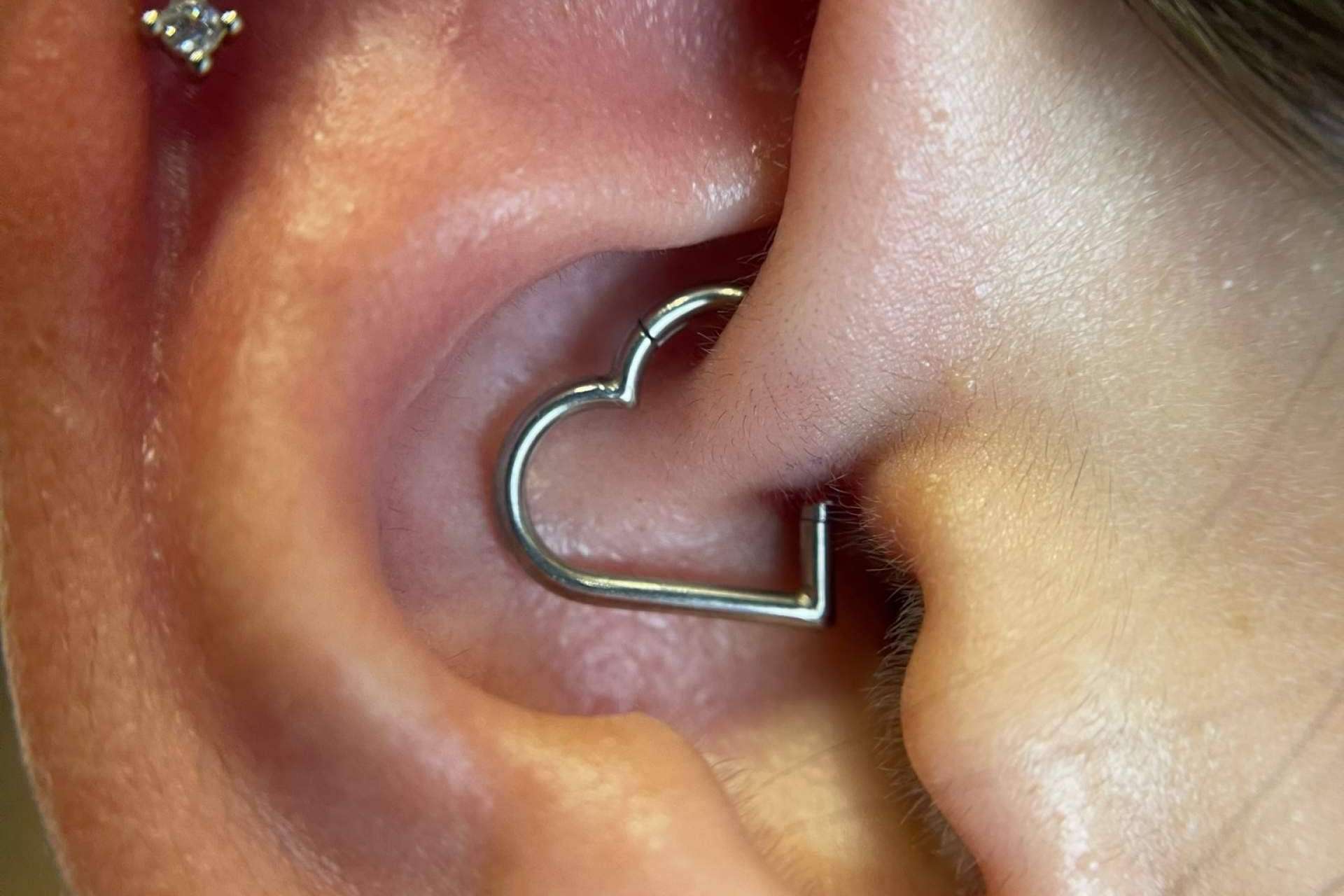 Steel Of Doom expone los piercings en tendencia de este año