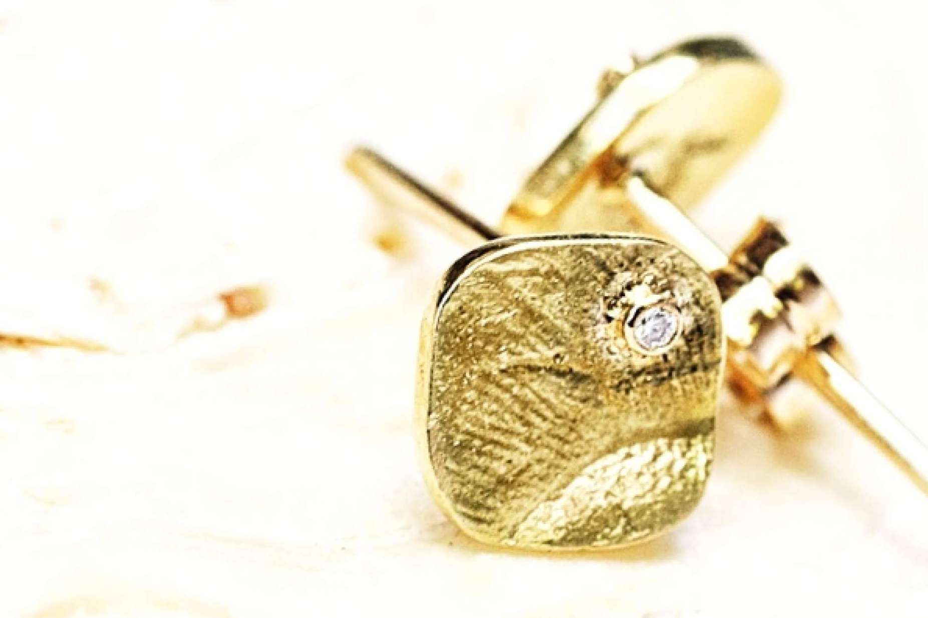 Regalos para madres ideales disponibles en la web de Dejando Huella Joyas