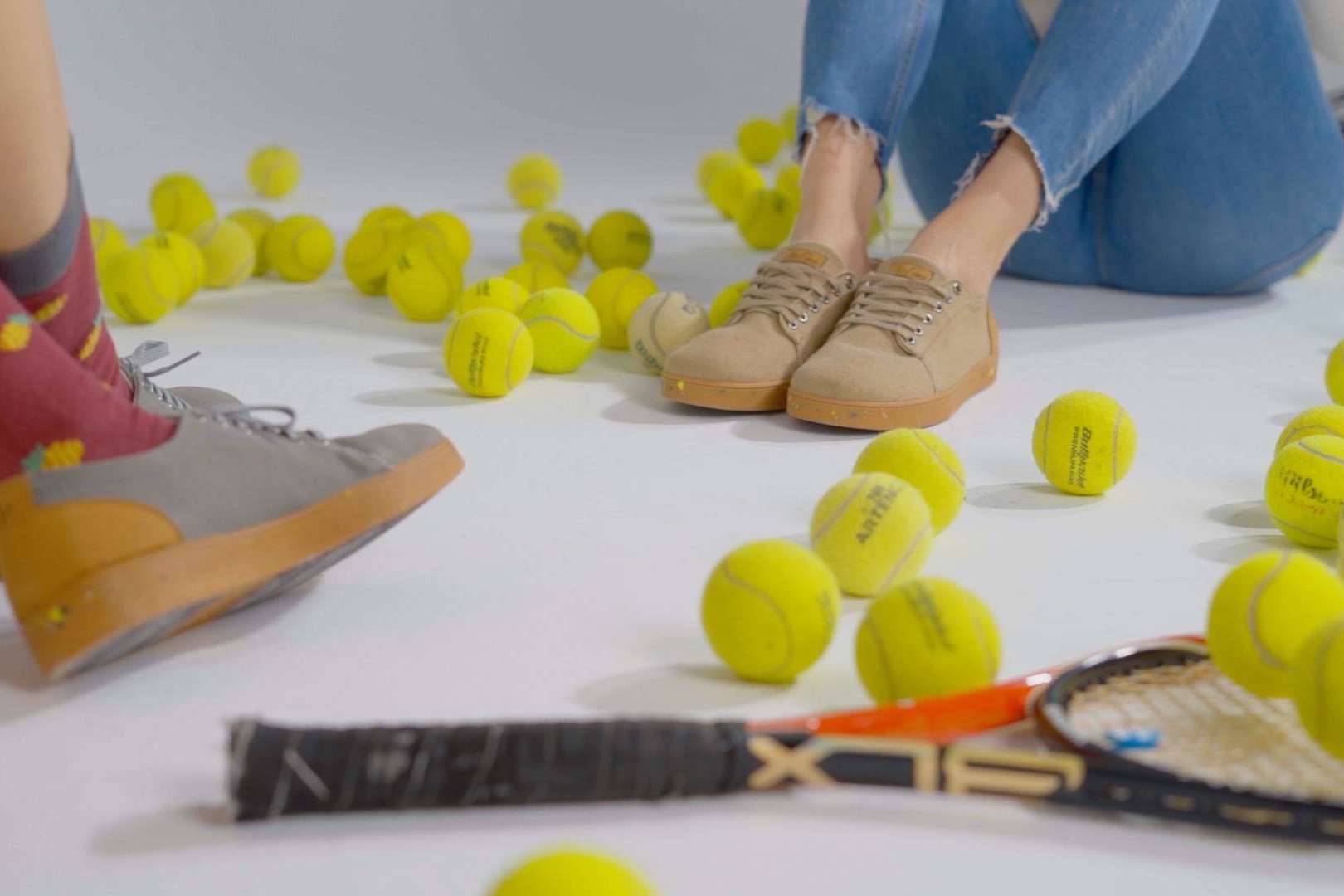 Zapatillas fabricadas con pelotas de tenis recicladas, el innovador proyecto español de NoTime