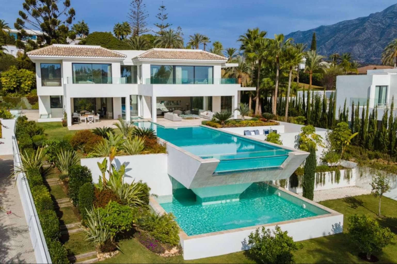 Villas de lujo en La Cerquilla de Nueva Andalucia, con Zeuthen & Company