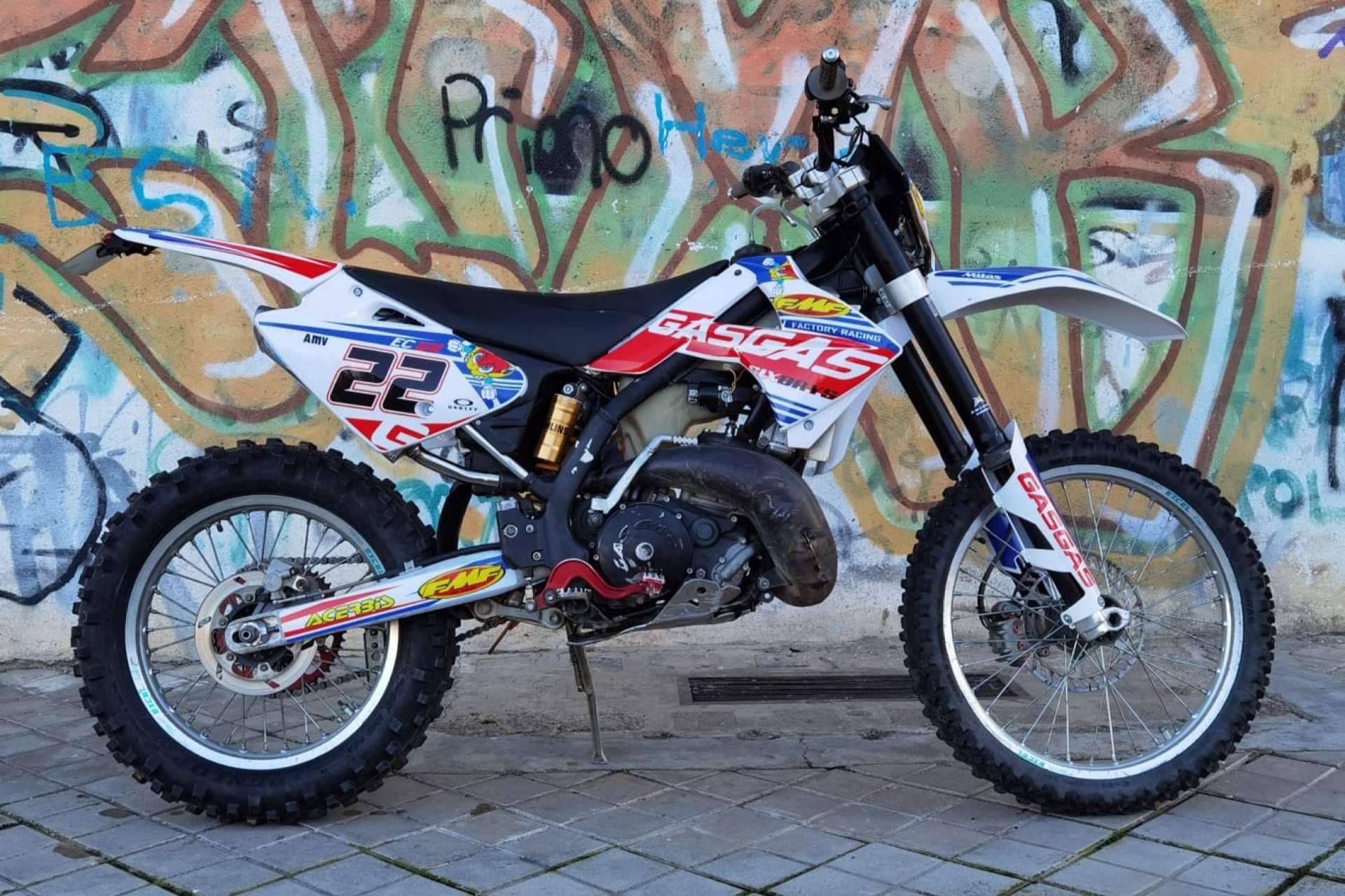 Vinilos para moto personalizados, de la mano de la tienda online ADHESIVOSEMBARRADOS