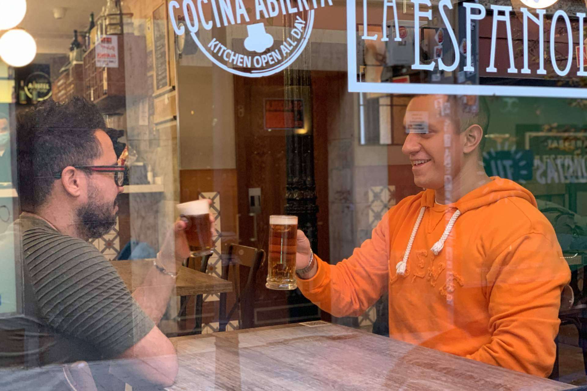 Disfrutar de comida española de calidad en Taberna La Española, situada en el corazón de Madrid
