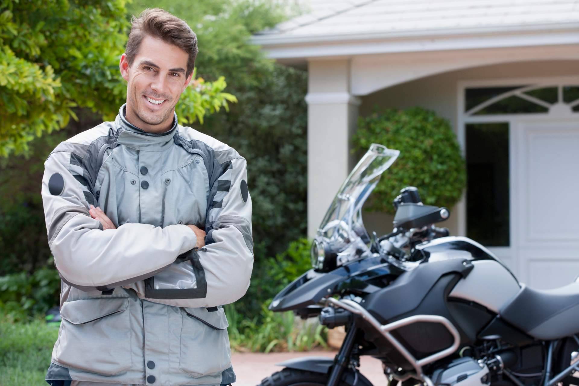 Autoescuela 2000 explica cómo obtener el carnet de moto de una forma sencilla y barata