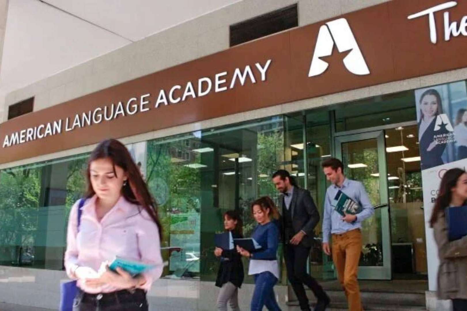 La institución American Language Academy brinda probar gratis clases de inglés online flexibles premiadas