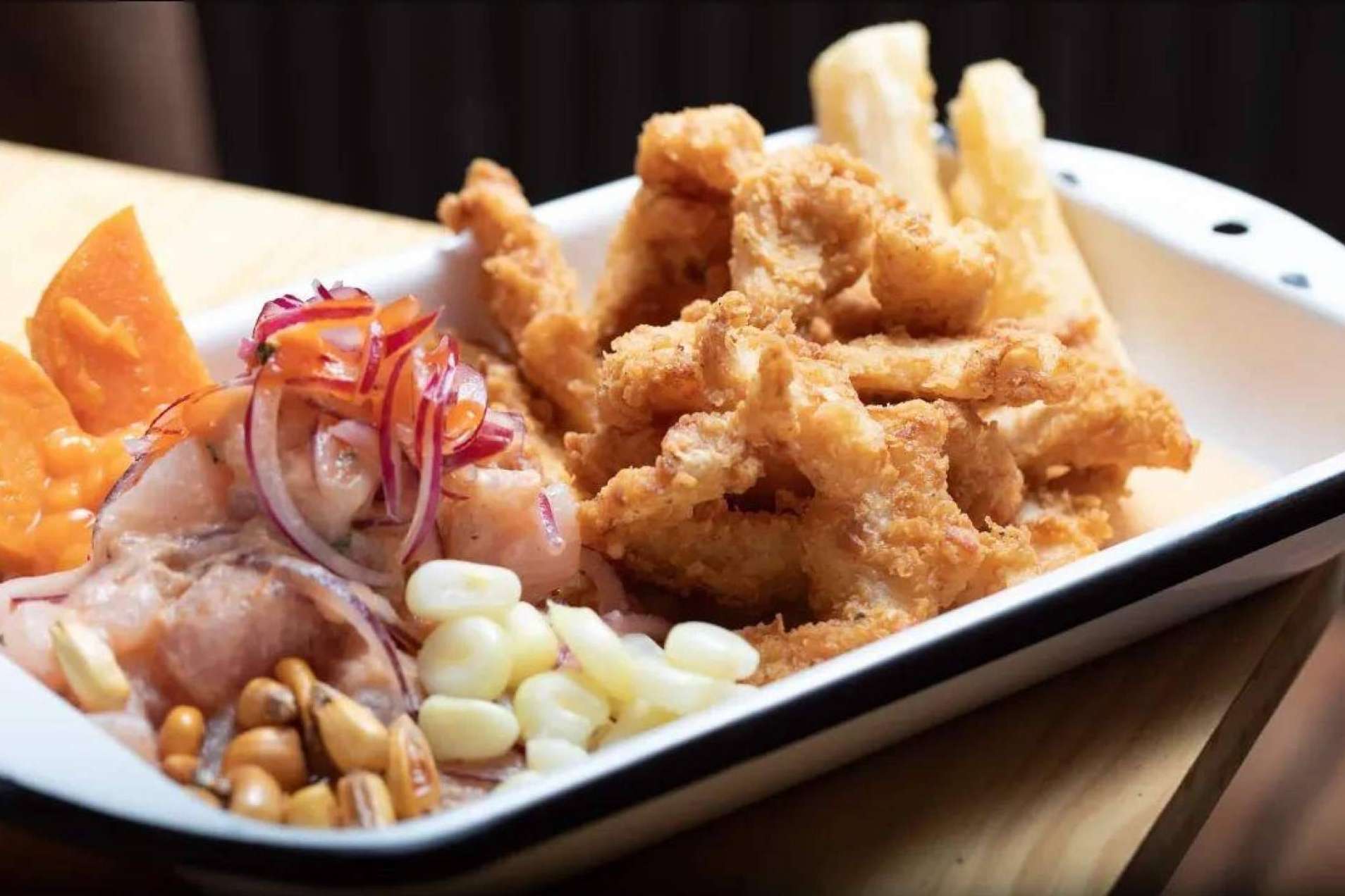 Un restaurante peruano que destaca por su ceviche, Pisco y Lima