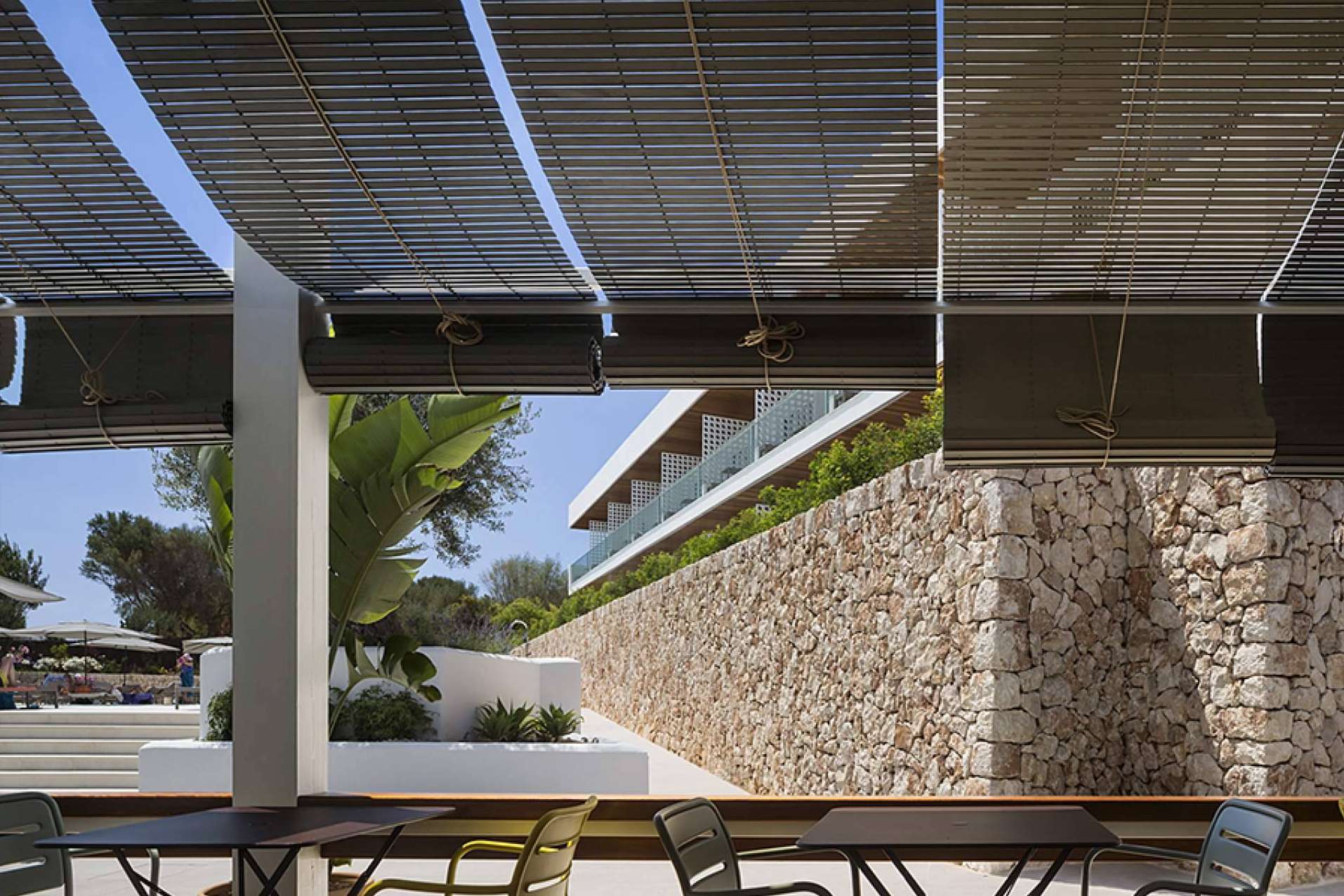 Persianas alicantinas para proteger el hogar y darle un toque de belleza mediterránea, con mosquiterasbaratas.com