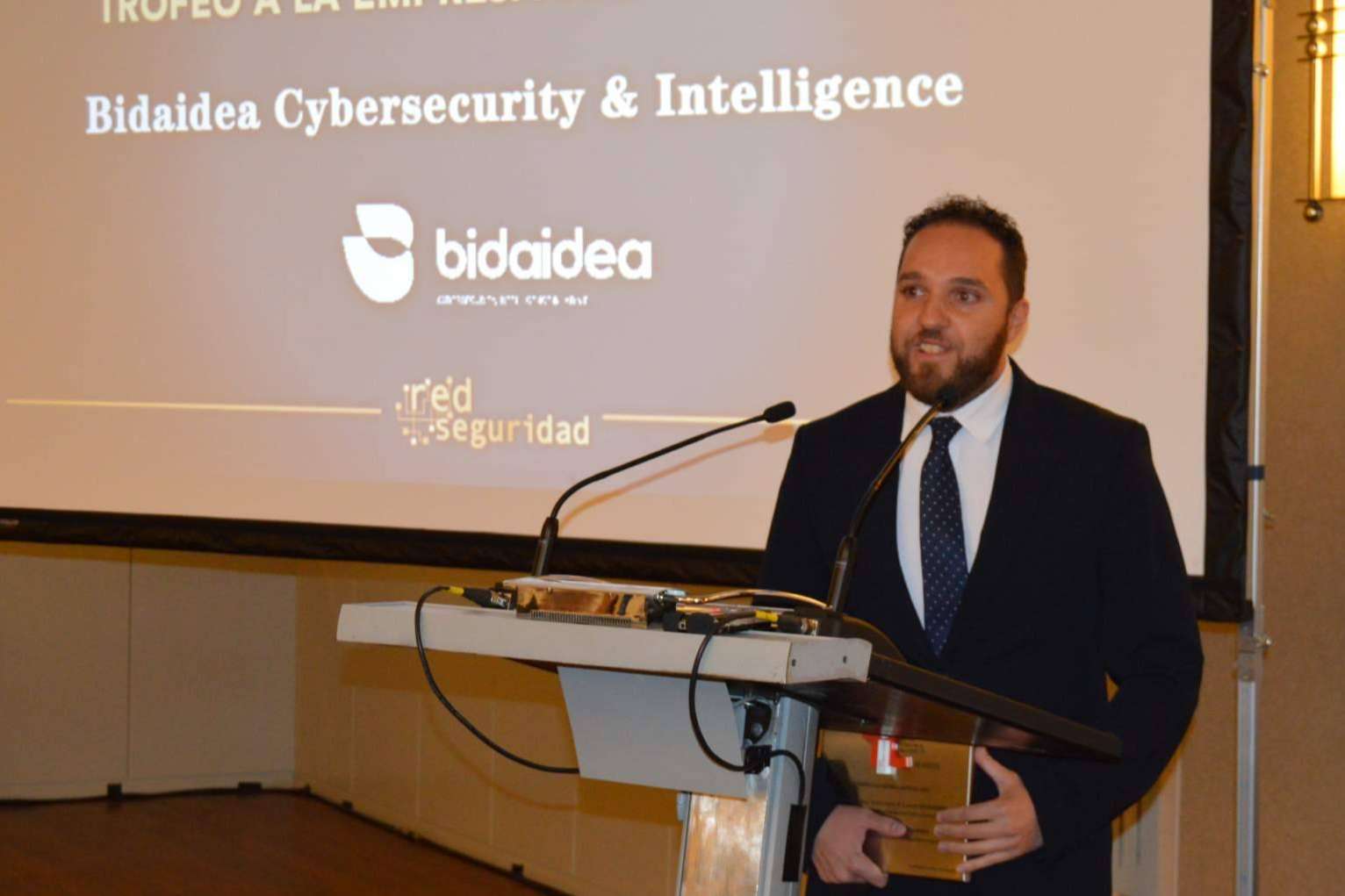 Mikel Rufián gana y recoge el premio a 'Mejor empresa de ciberseguridad del año'