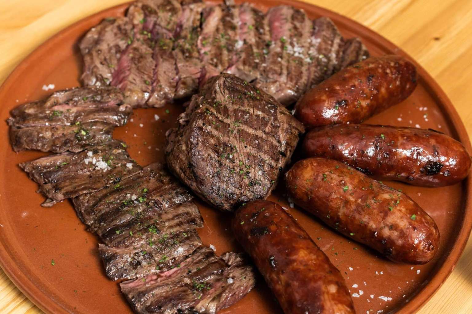 El restaurante con música en vivo en Barcelona Tío Joe atrae a los barceloneses por sus platos y agradable ambiente