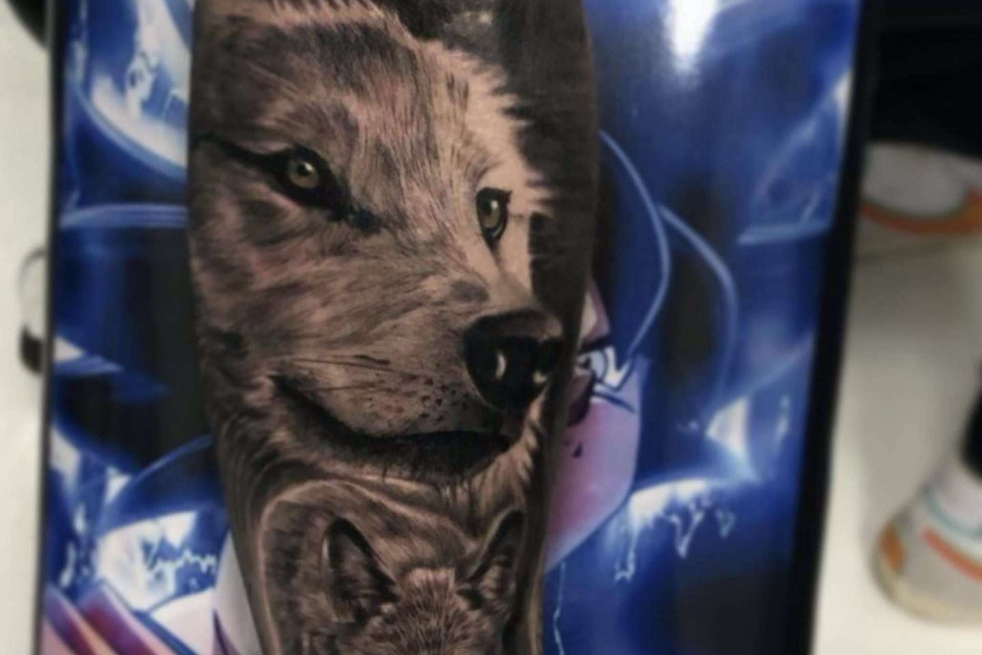 Los consejos de Vieja Escuela Tattoo para cuidar un tatuaje recién hecho durante el verano