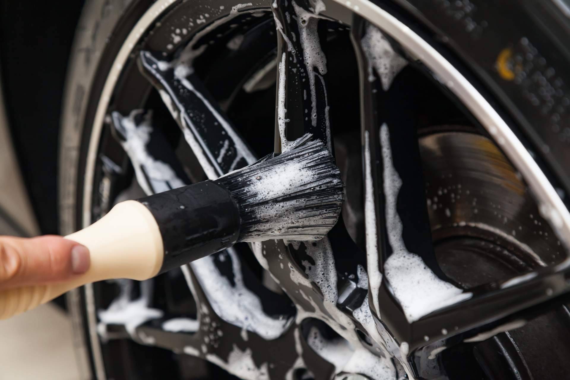 Una de las técnicas más eficientes en la limpieza de coches, el detailing
