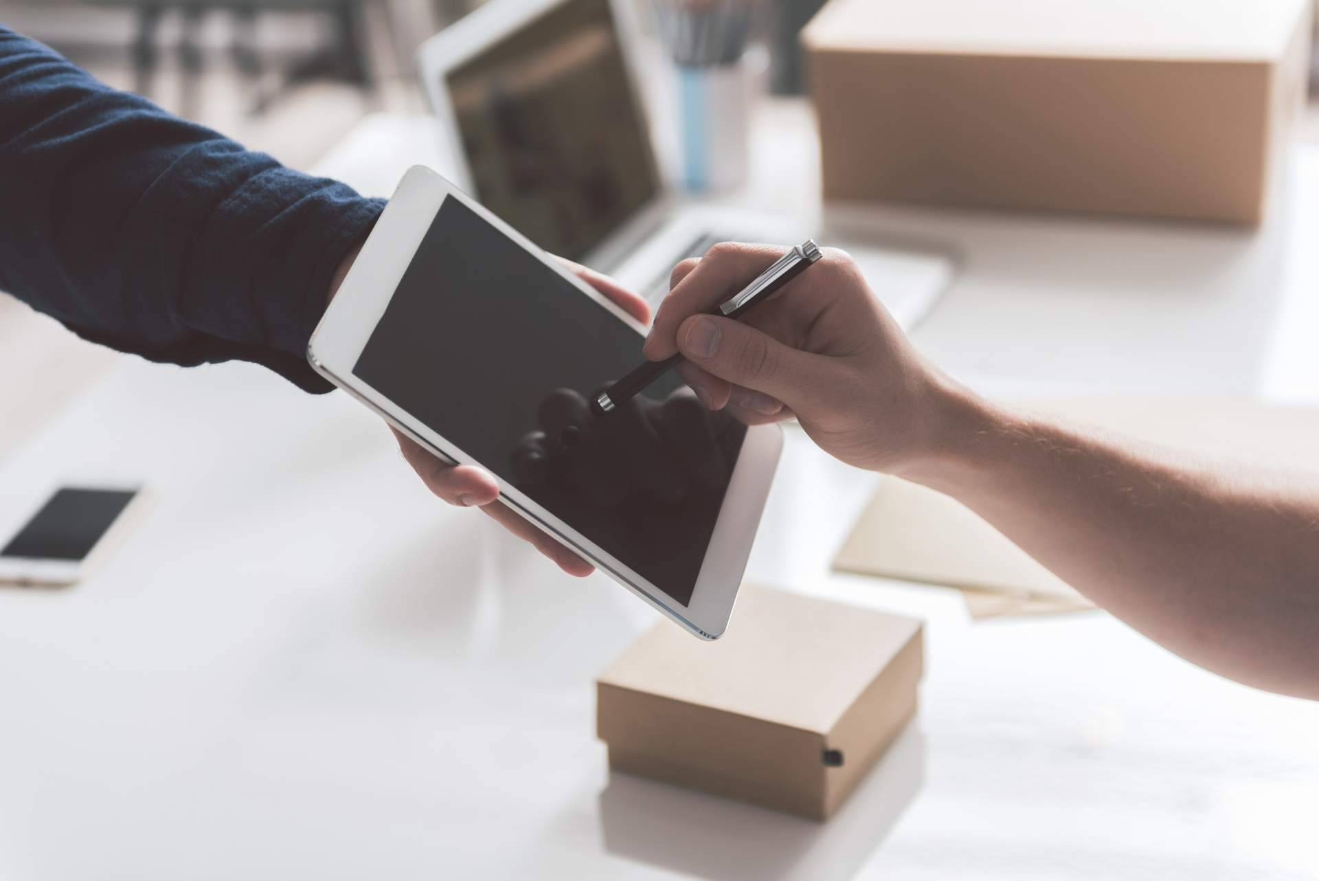 Ventajas y usos de utilizar la aplicación SIGNply en empresas para firmar online