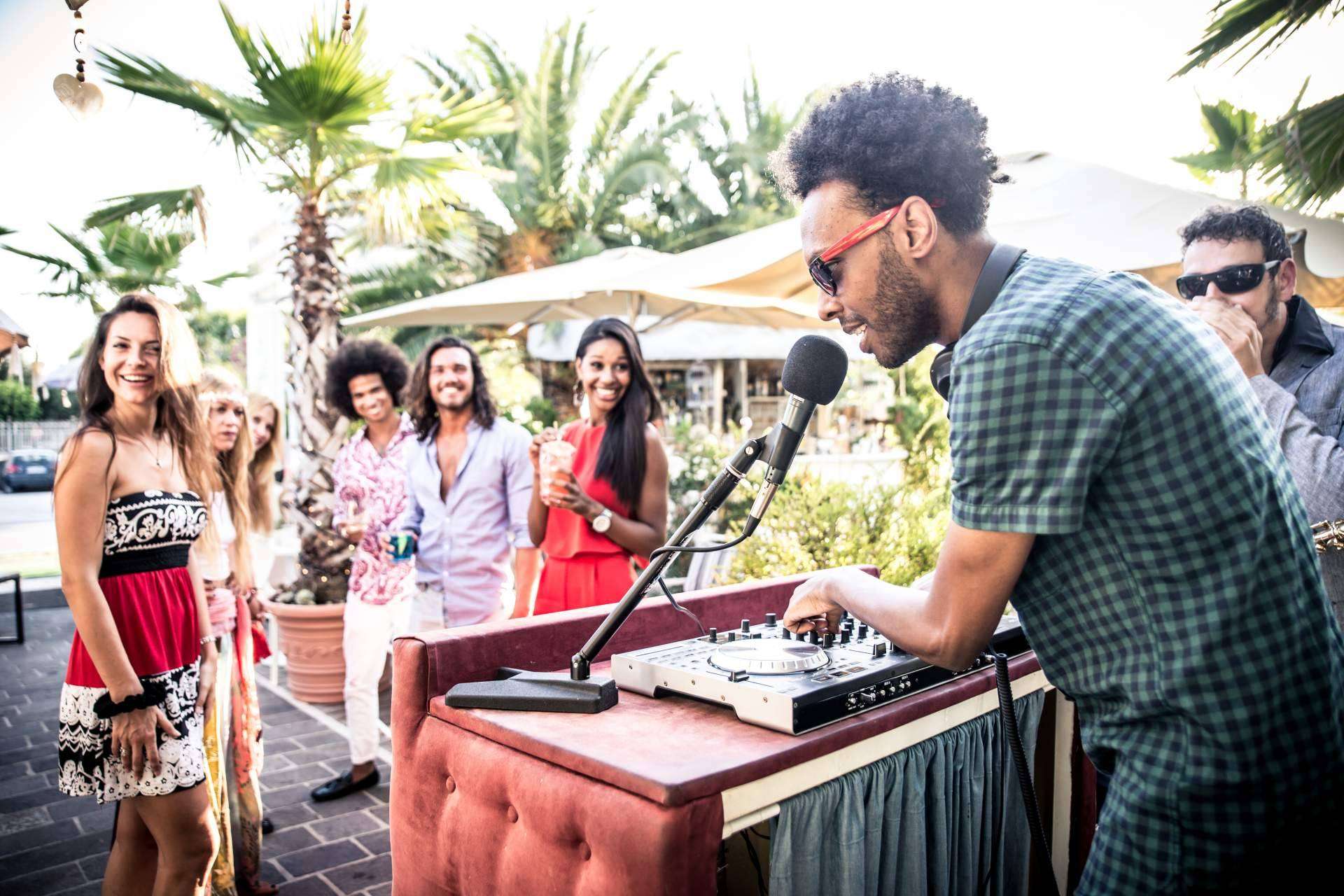 La trayectoria musical de DJ Paco Gomez, el dj para eventos