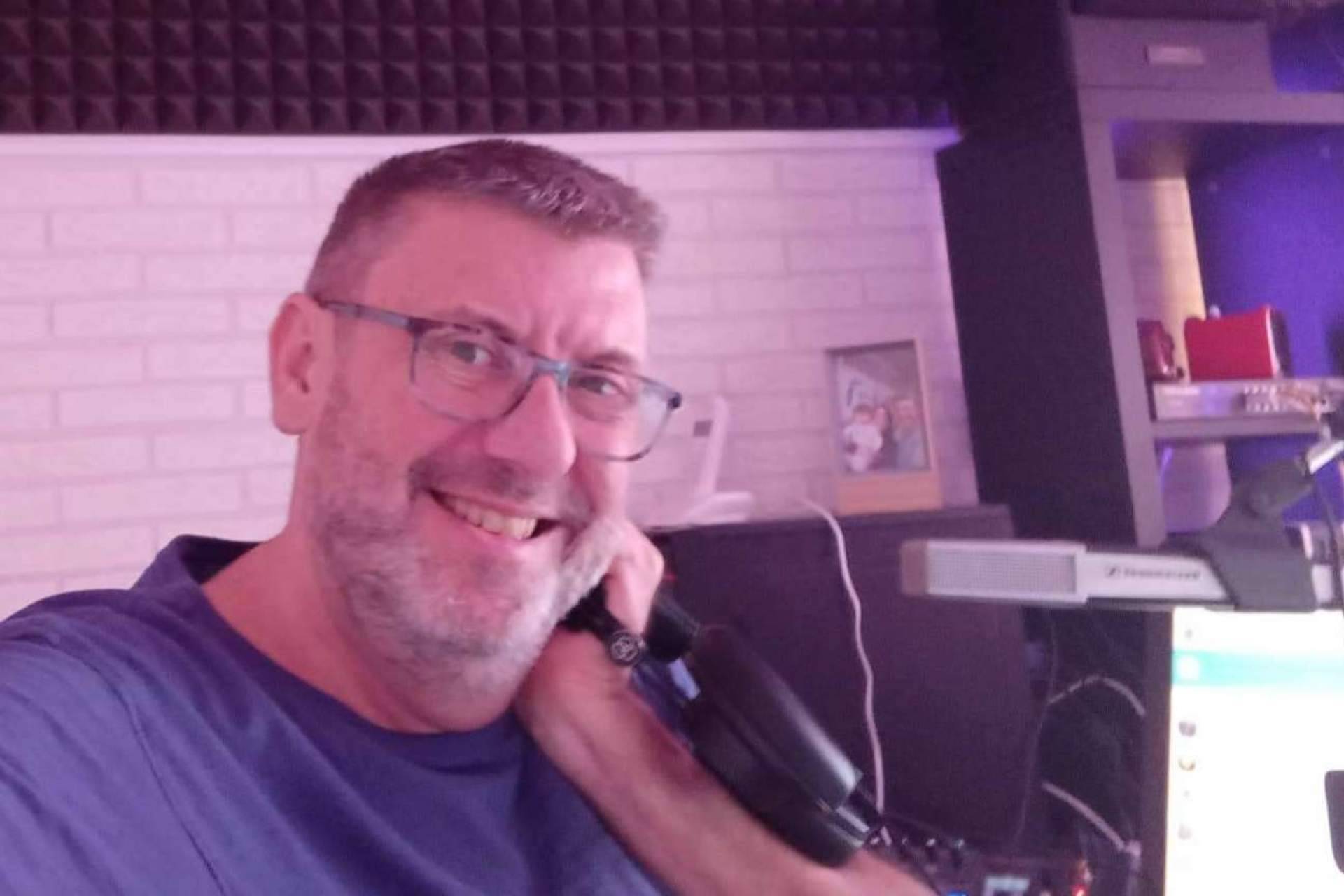 Contratar un programa de radio a un precio justo es posible de la mano de Café con Radio