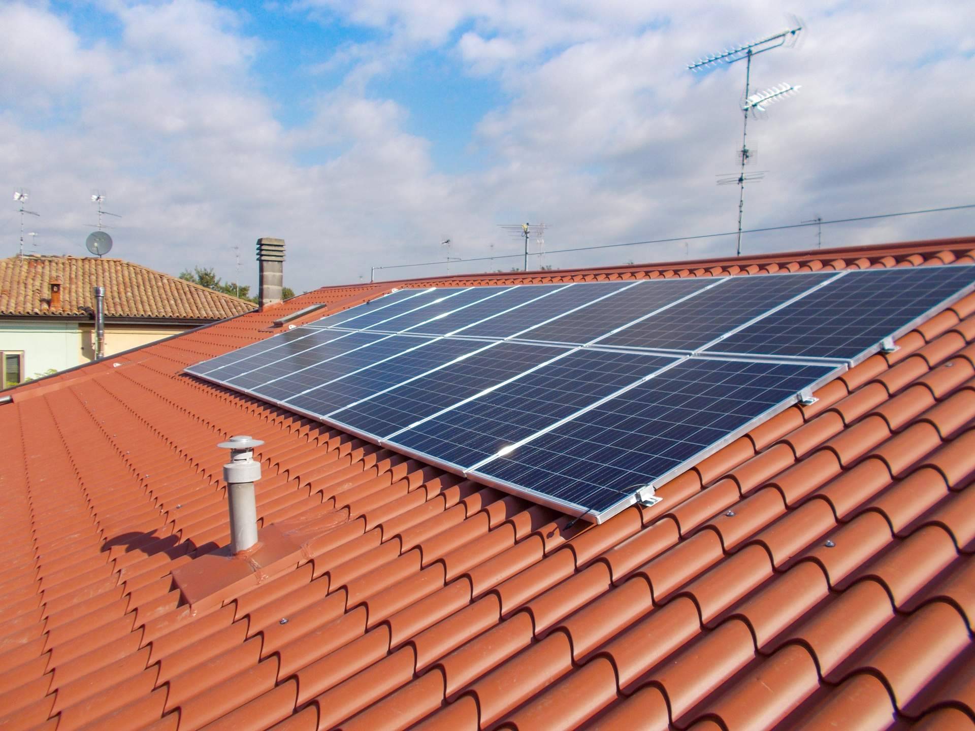 ¿Cómo encontrar un buen presupuesto para la instalación de placas solares en una vivienda? Megawatt