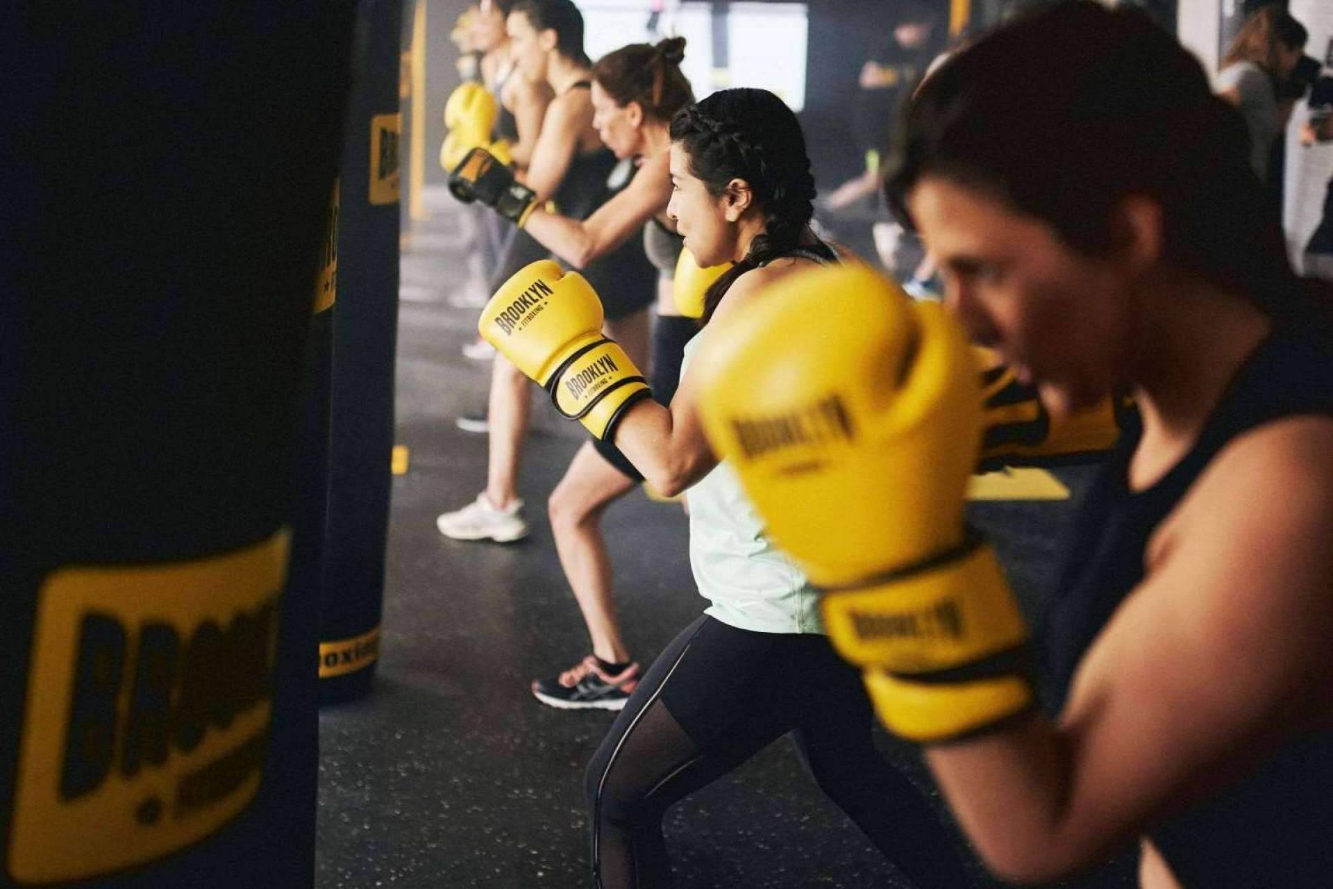 ¿Cuáles son los beneficios de Brooklyn Fitboxing para los estudiantes?