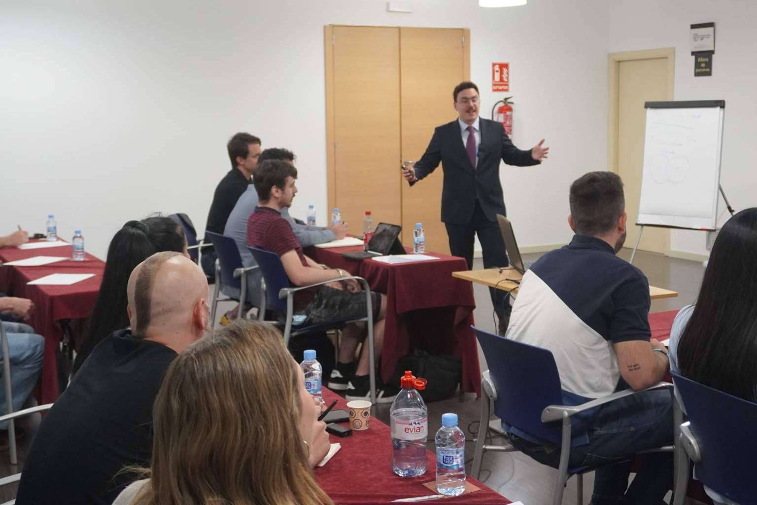 Fernando Miralles ofrece un curso de oratoria digital que enseña las claves y técnicas necesarias para ser un excelente comunicador