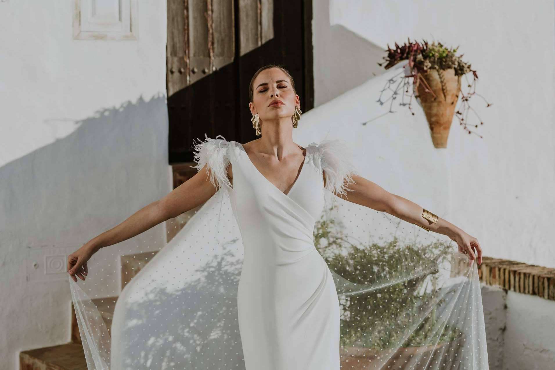 Silvia Fernández personaliza vestidos de novia