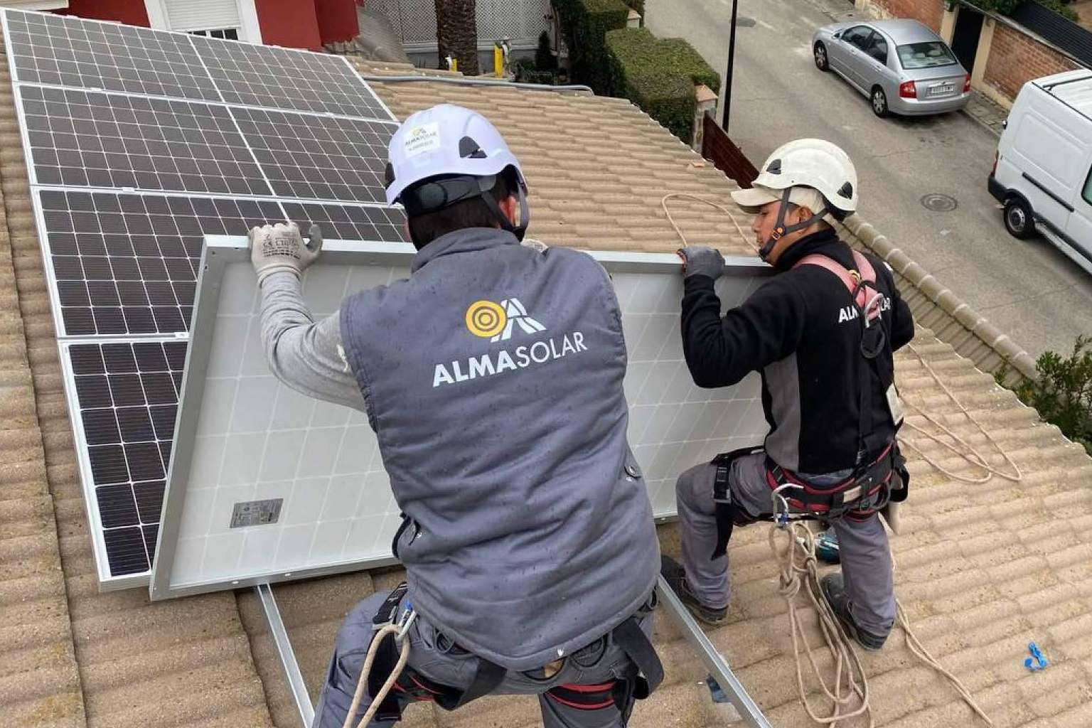 Los pilares que han permitido el crecimiento de la empresa de placas solares Alma Solar