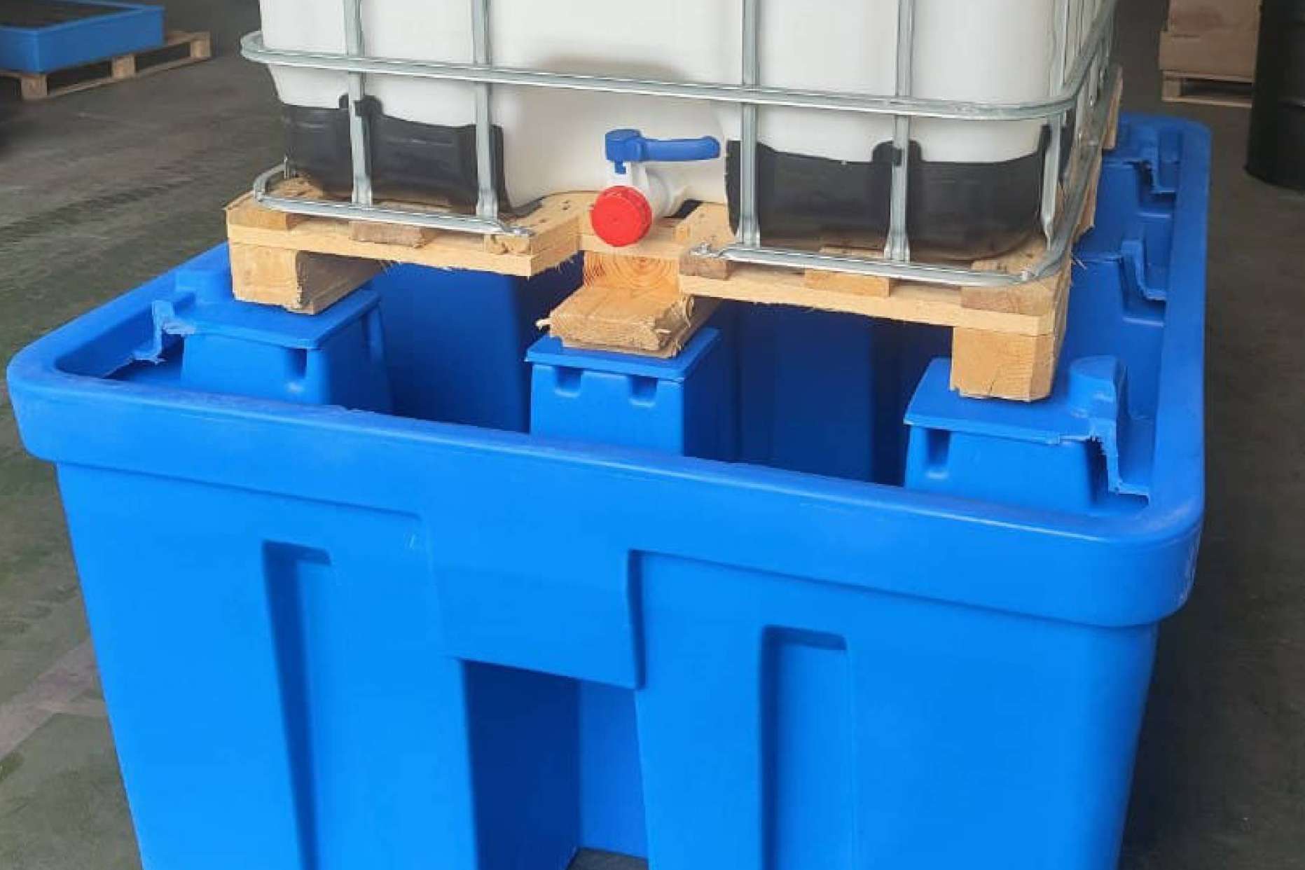 Encontrar el cubeto de retención ideal con Absorbentes y Cubetos