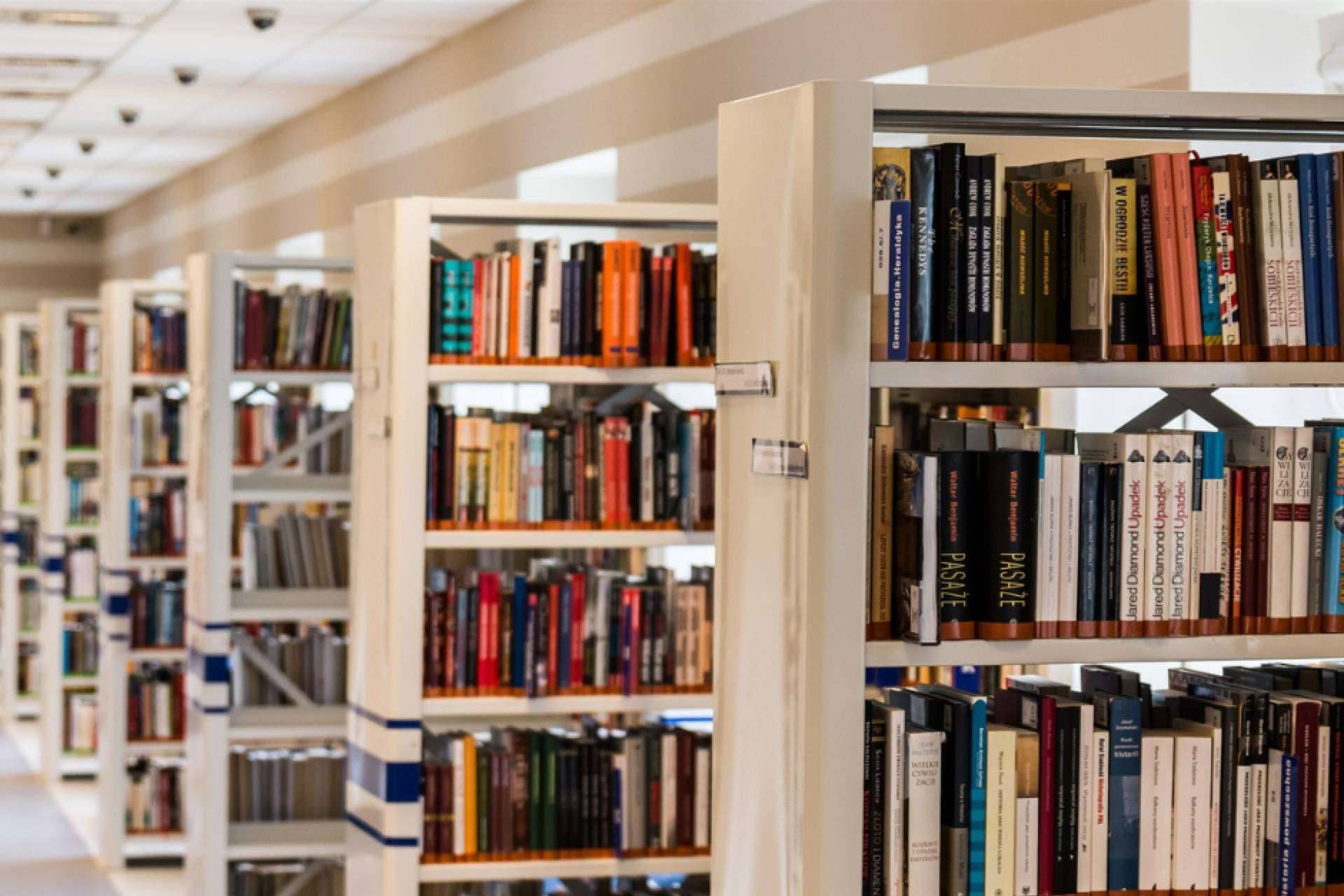 Por qué es importante contar con un buen acondicionamiento acústico en bibliotecas, con Acústica Decorativa
