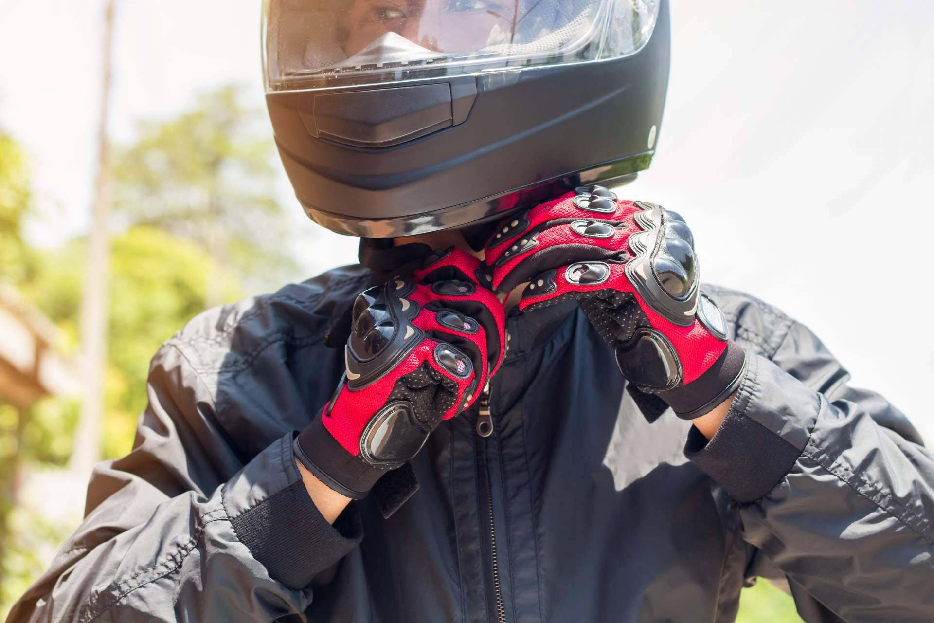 MOTÓNITY ofrece marcas como REV'IT! para conseguir ropa de moto