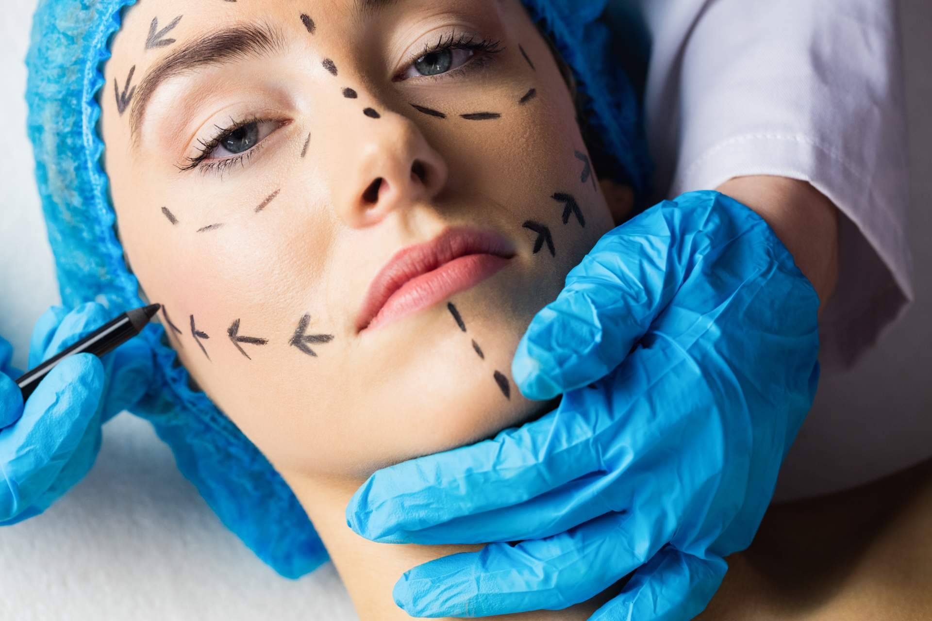 Dr. Antoni Roldán, experto cirujano plástico en Barcelona con amplia trayectoria