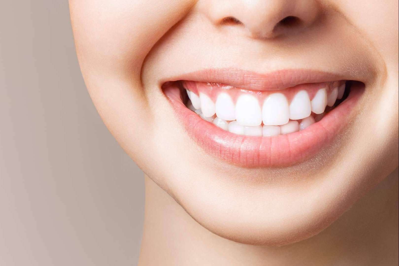 Mejorar el aspecto de una sonrisa con un blanqueamiento dental en las Clínicas Dental Bell