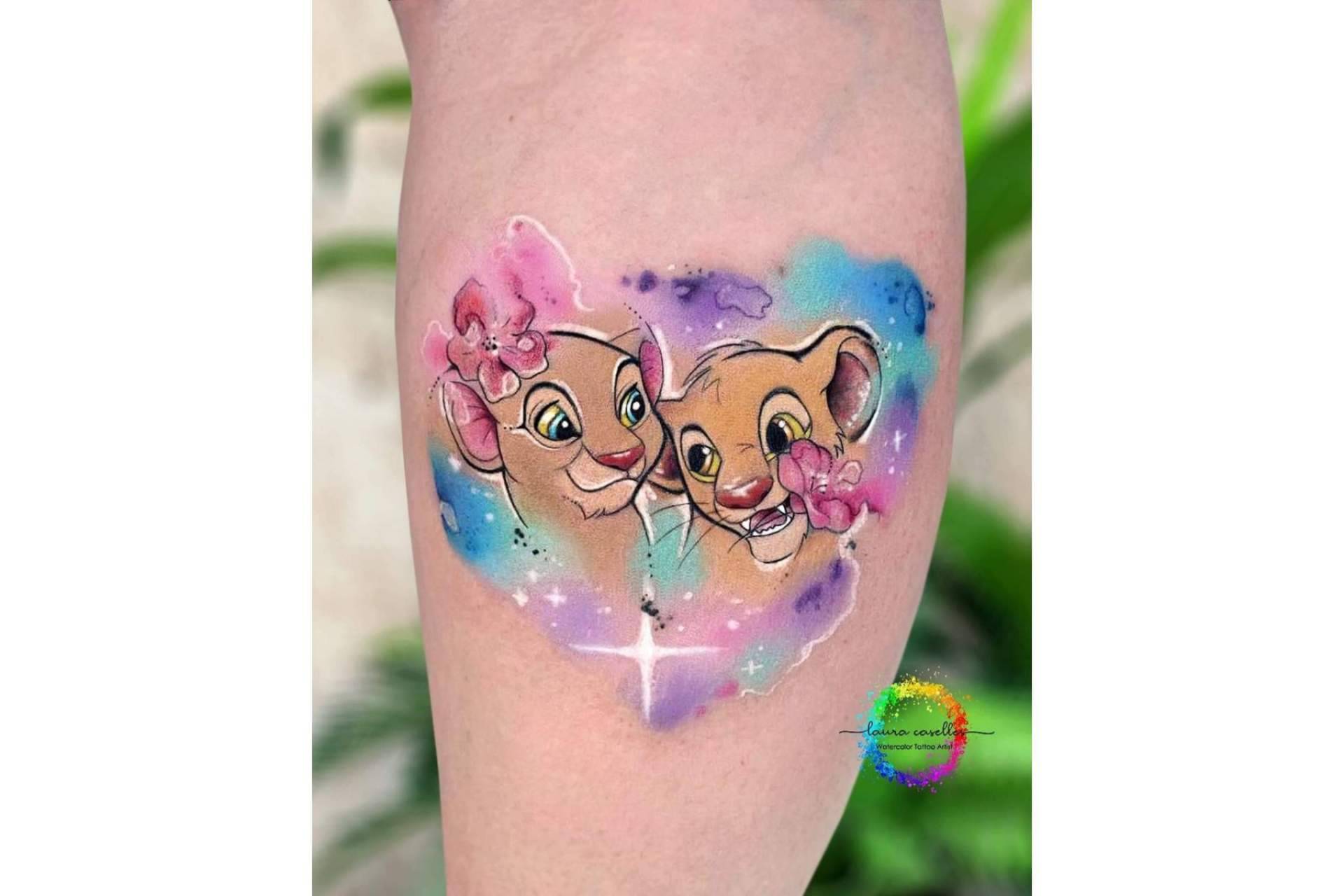 Laura Caselles se conoce como la tatuadora acuarela que no deja indiferente