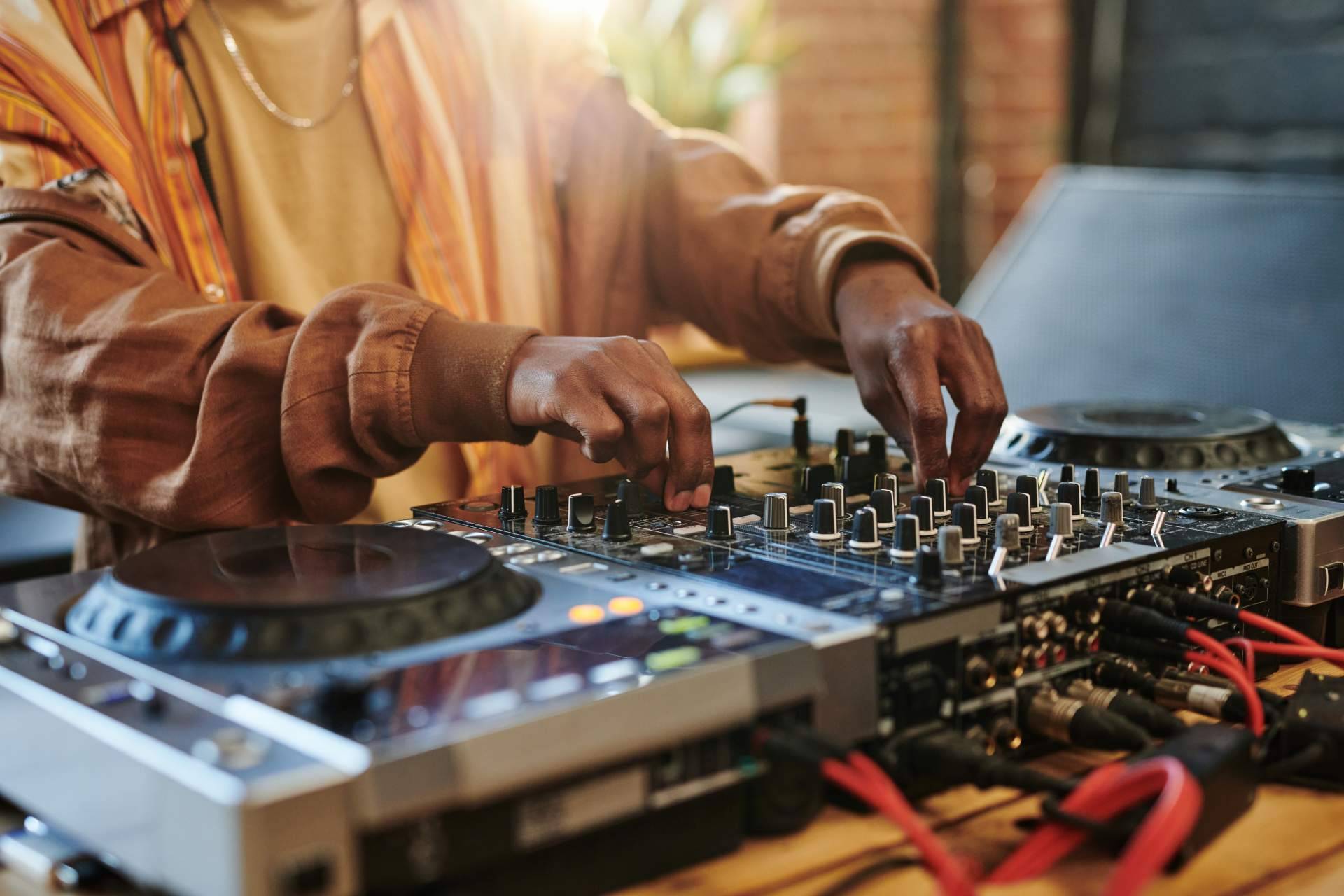 Desde Málaga y para toda España, DJ Paco Gómez garantiza la diversión al máximo