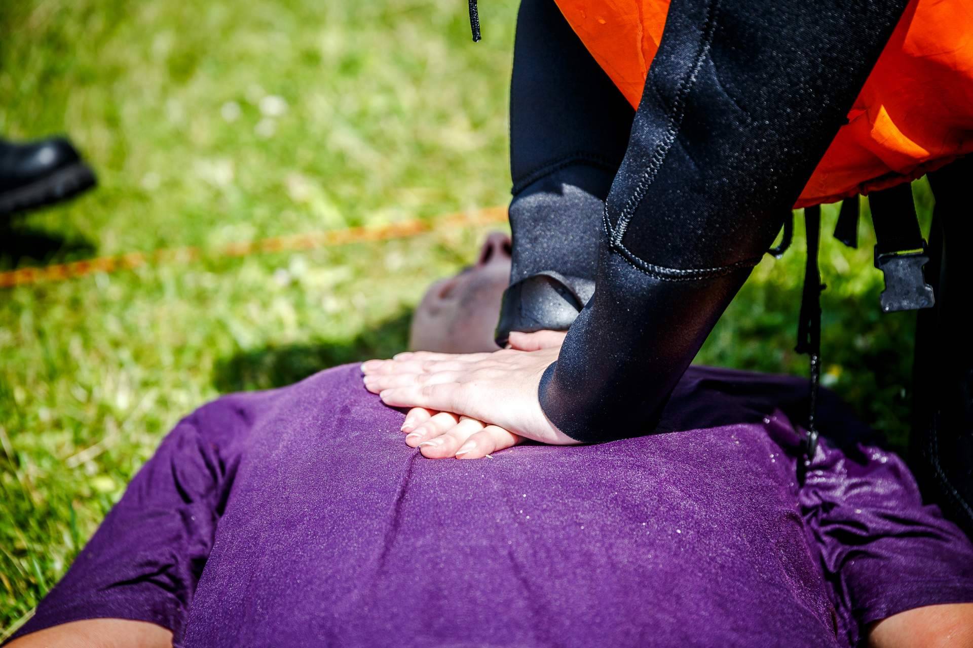 Las ventajas del curso de Técnicas de SVB y Primeros Auxilios para Instructores y Monitores de Fitness Online