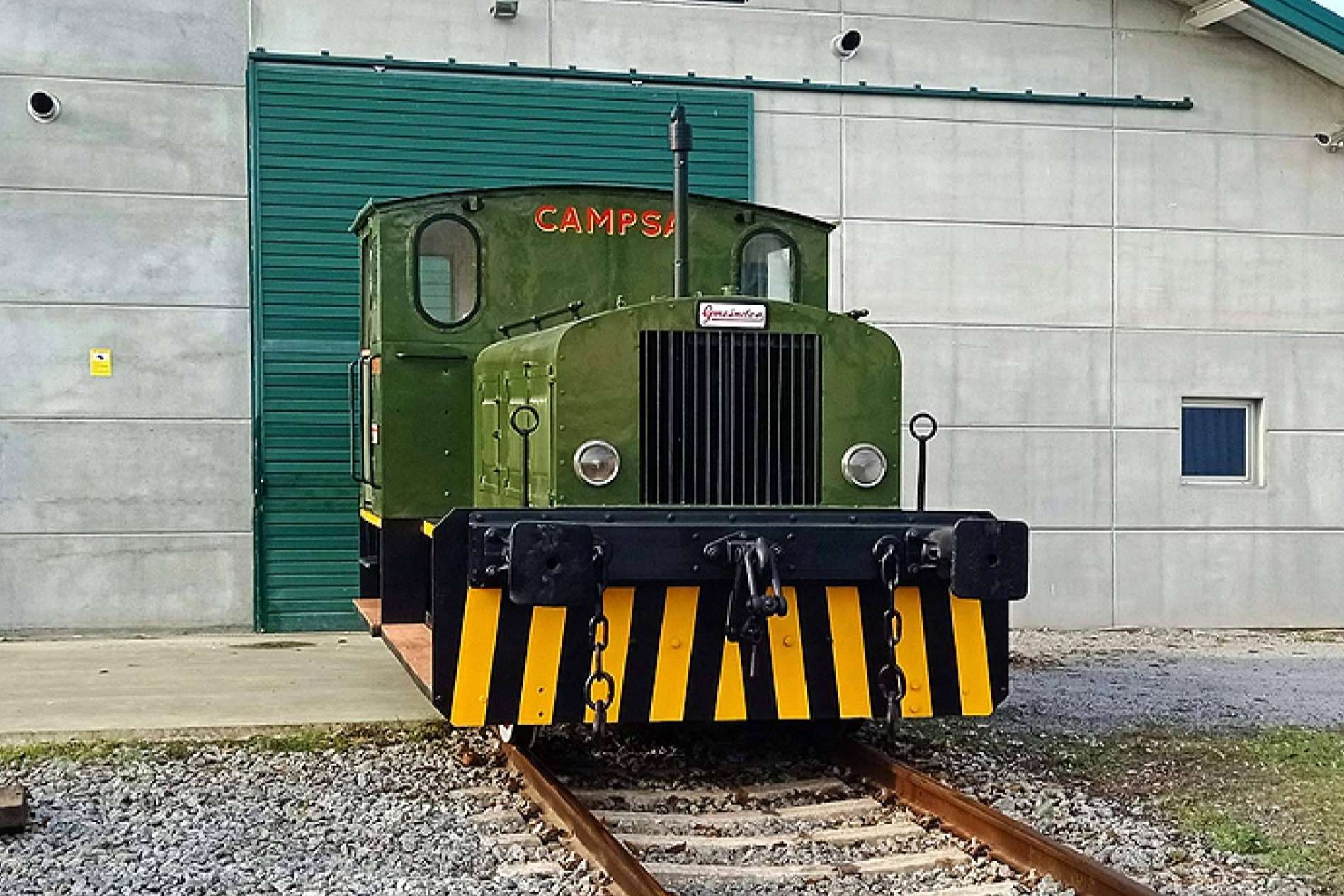 Restaurada una antigua locomotora de Campsa por la Fundación del Patrimonio Ferroviario