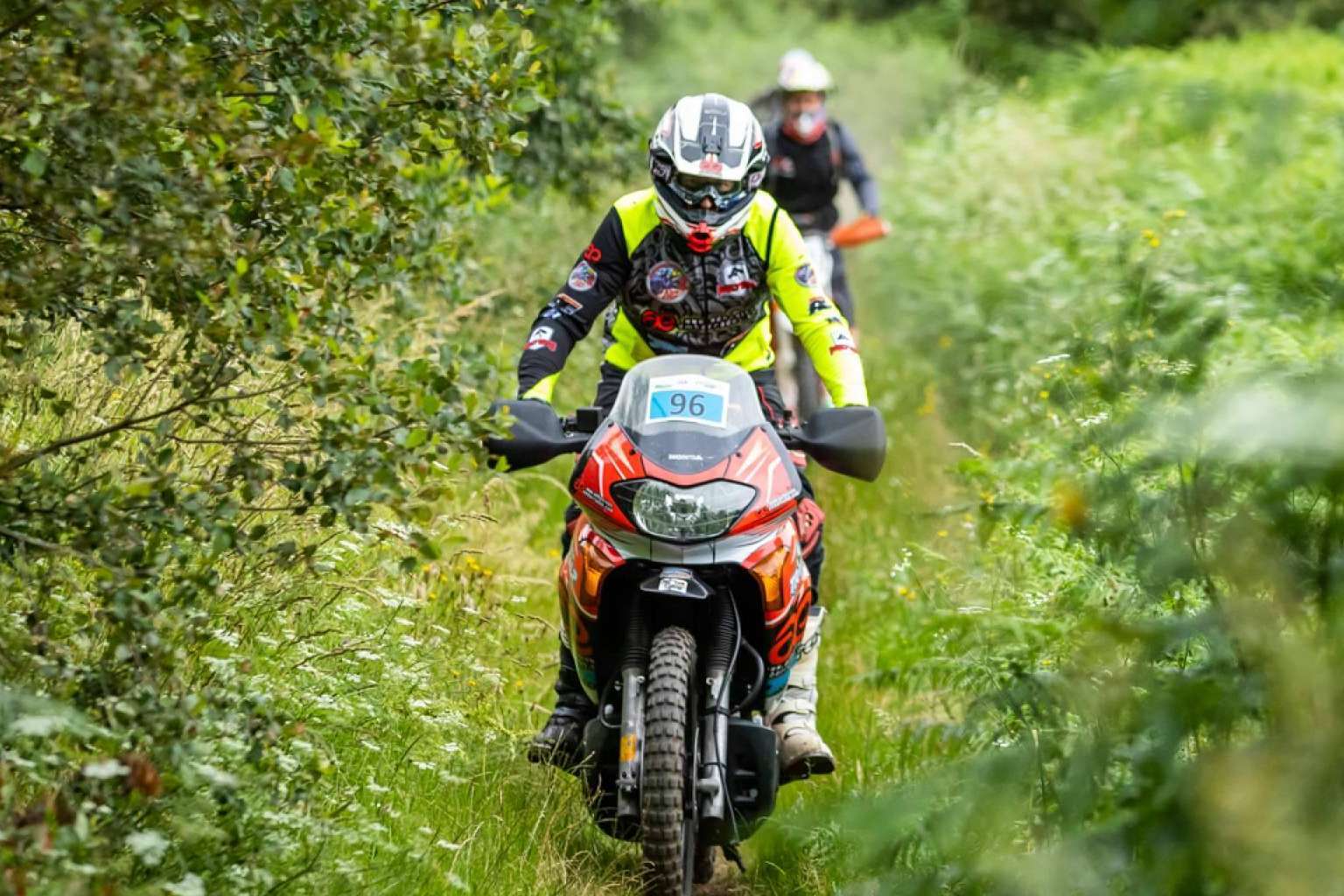 ADHESIVOSEMBARRADOS ofrece una amplia variedad de ropa off road a medida