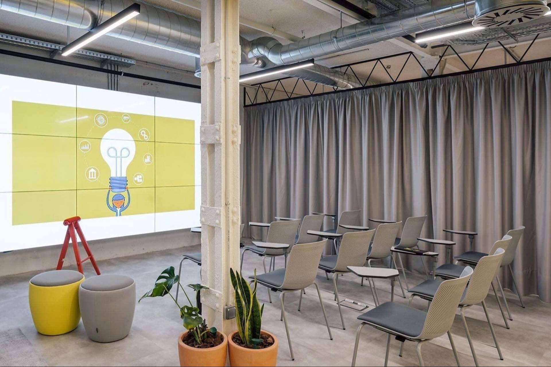 Eventos corporativos con streaming, gracias a los platós de Mastermind Place