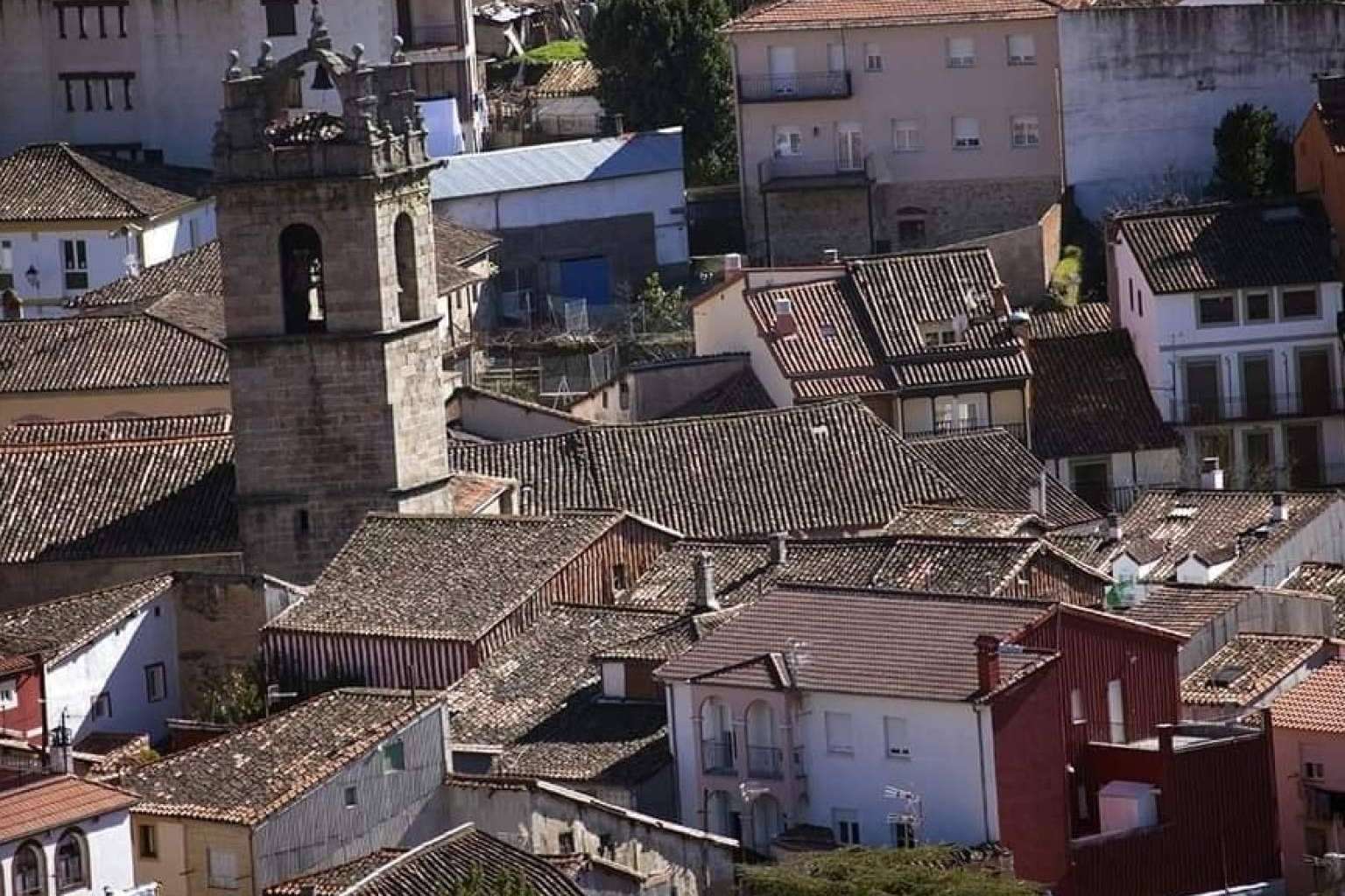 Baños de Montemayor, un destino para disfrutar de paisajes naturales, buena gastronomía y aguas termales