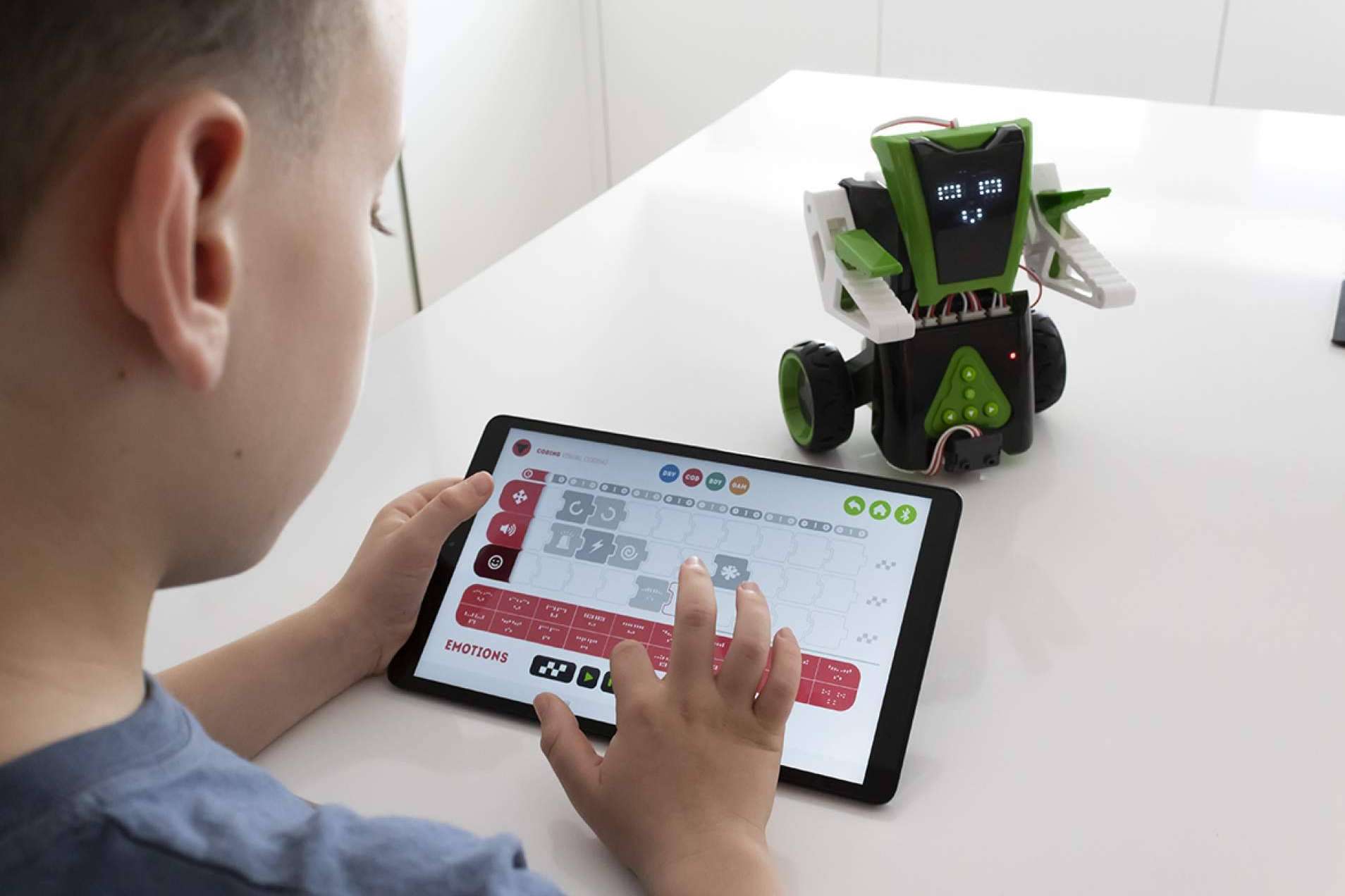 La robótica de XtremBots permite aprender jugando