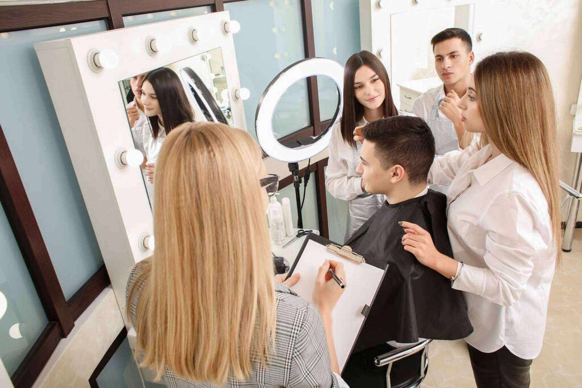 Formación para profesionales de peluquería de la marca Elgon, de la mano de su proveedor Hair Shop