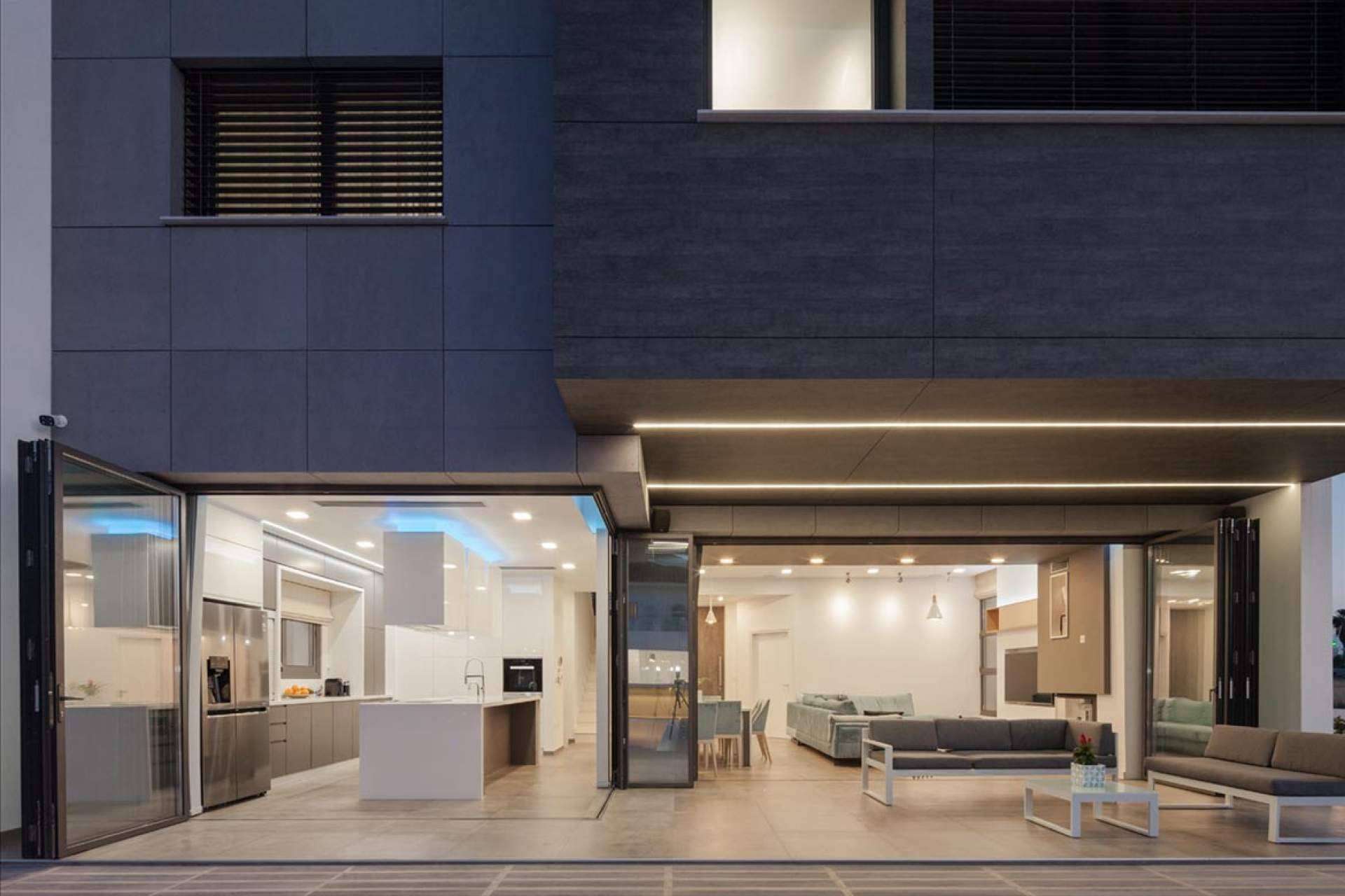 Airclos ofrece la serie S220 R RPT de puertas plegables de aluminio