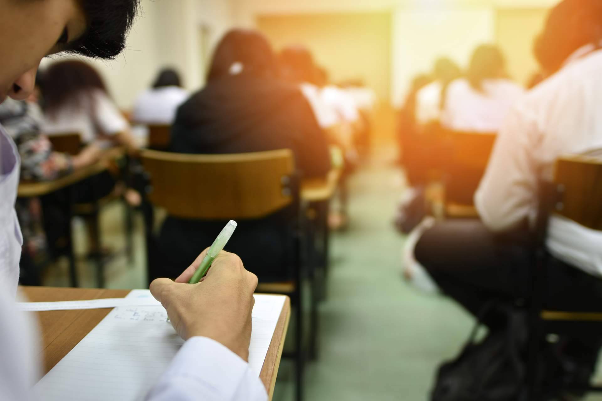 Una academia de oposiciones Granada con múltiples formaciones disponibles, EDISUR