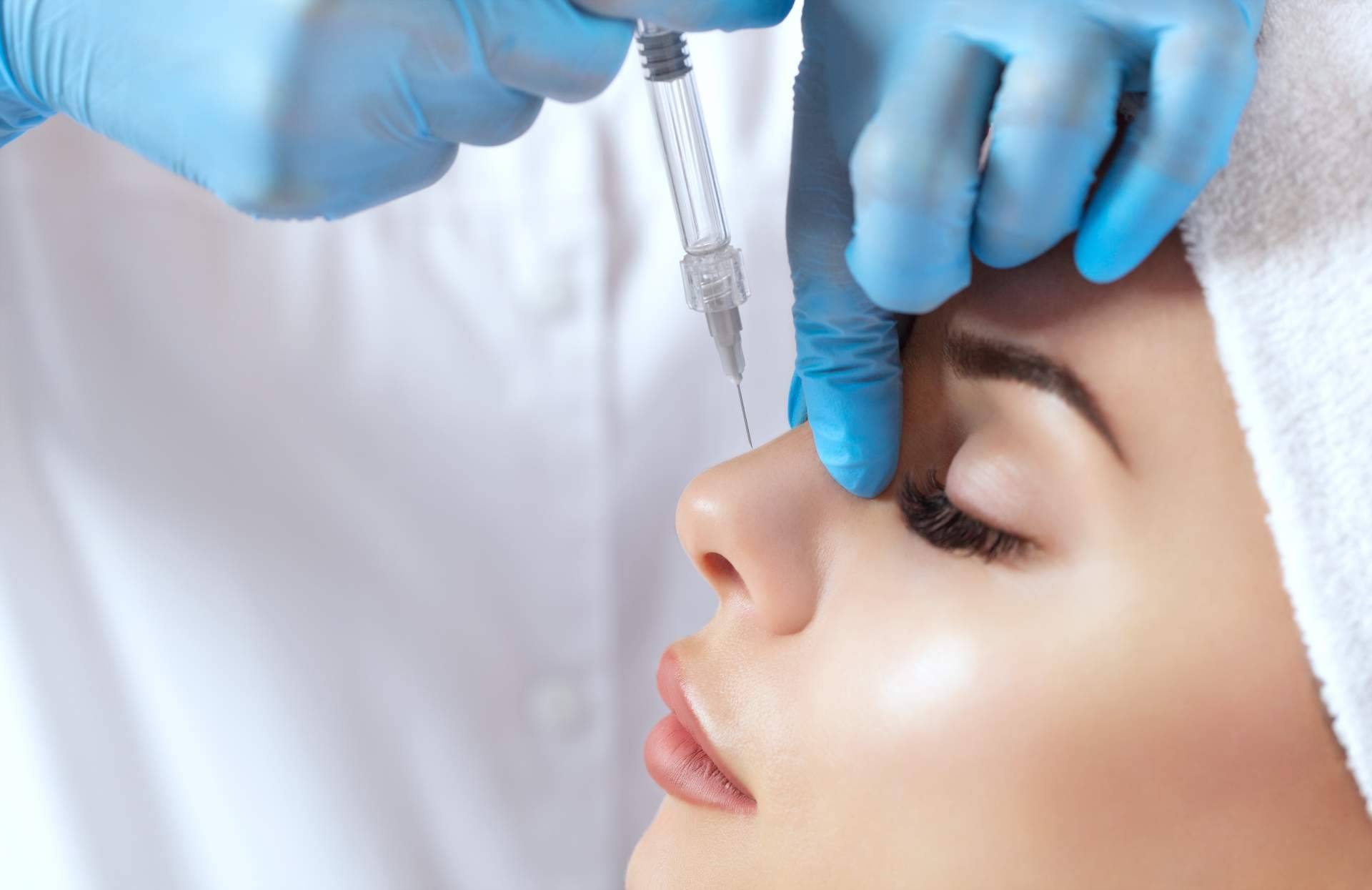 Dr. Luigi Grossi lleva a cabo la rinoplastia sin cirugía con resultados exitosos