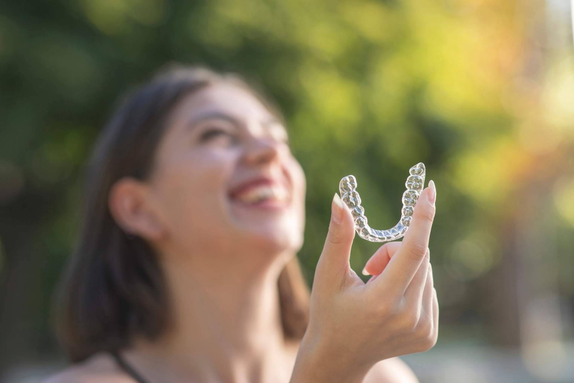 ¿Cuáles son los beneficios de la ortodoncia invisible Invisalign?, por InterORALIA