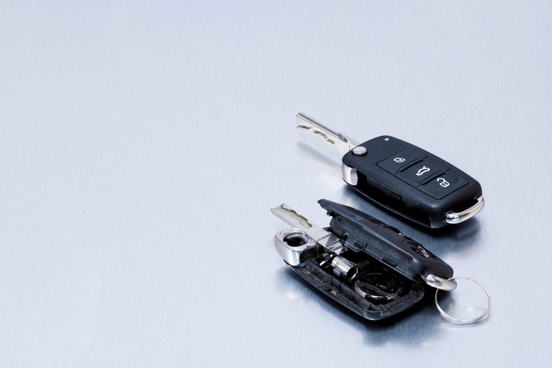 ¿Dónde encontrar servicios de reparaciones y copias de las llaves del coche? EGINER