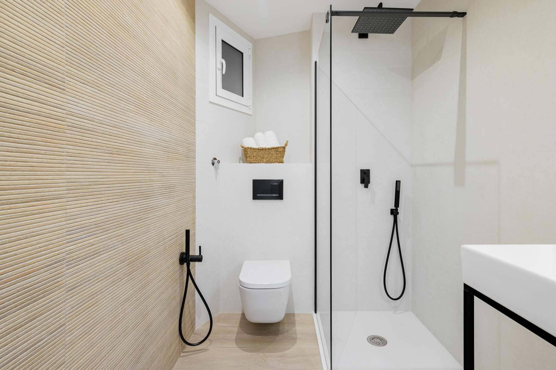 Cambiar la bañera por una ducha para ahorrar en agua, de la mano de Ecoducha