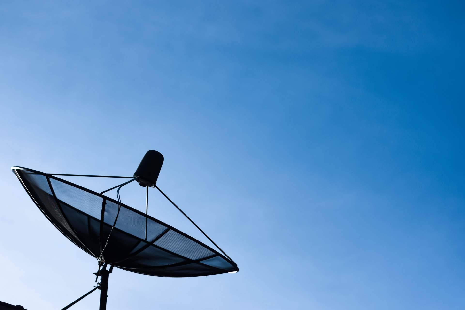 El equipo de expertos de Antenistas Valencia se encarga de instalar y reparar antenas parabólicas
