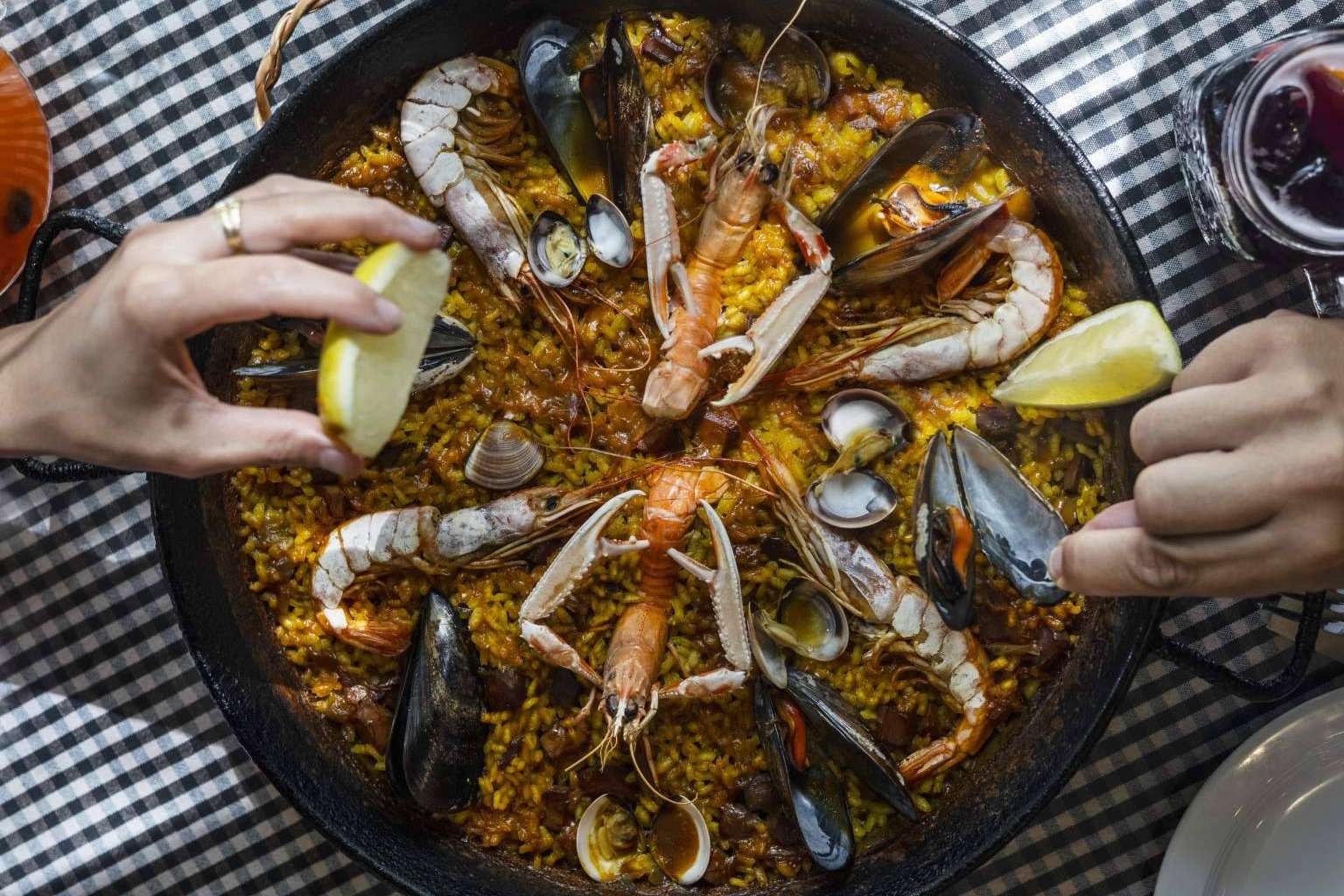 Disfrutar de la gastronomía mediterránea en la Barceloneta con el Restaurante Pasa Tapas