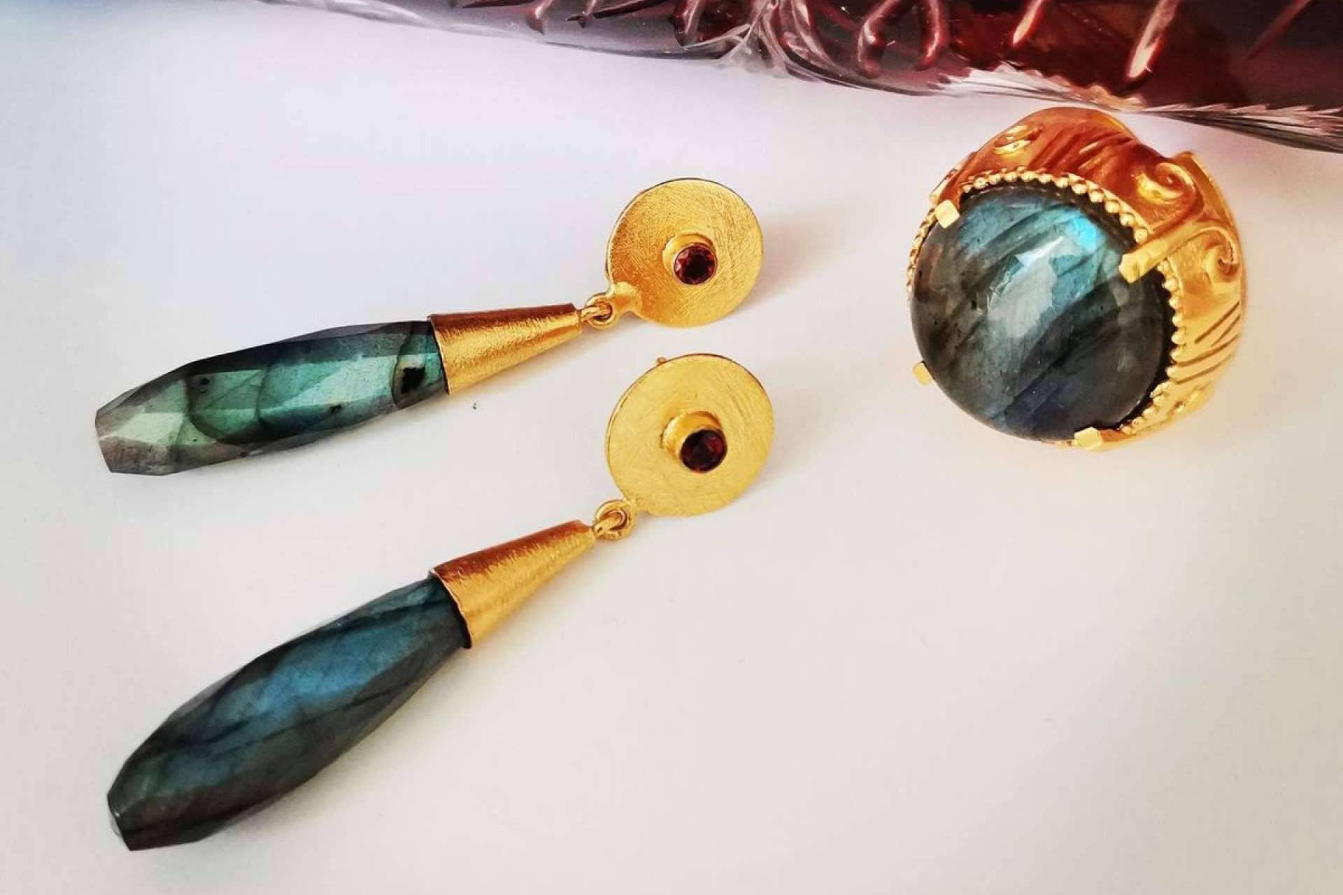 Las joyas con piedras de Isabel Lamadrid, una firma elegante y original