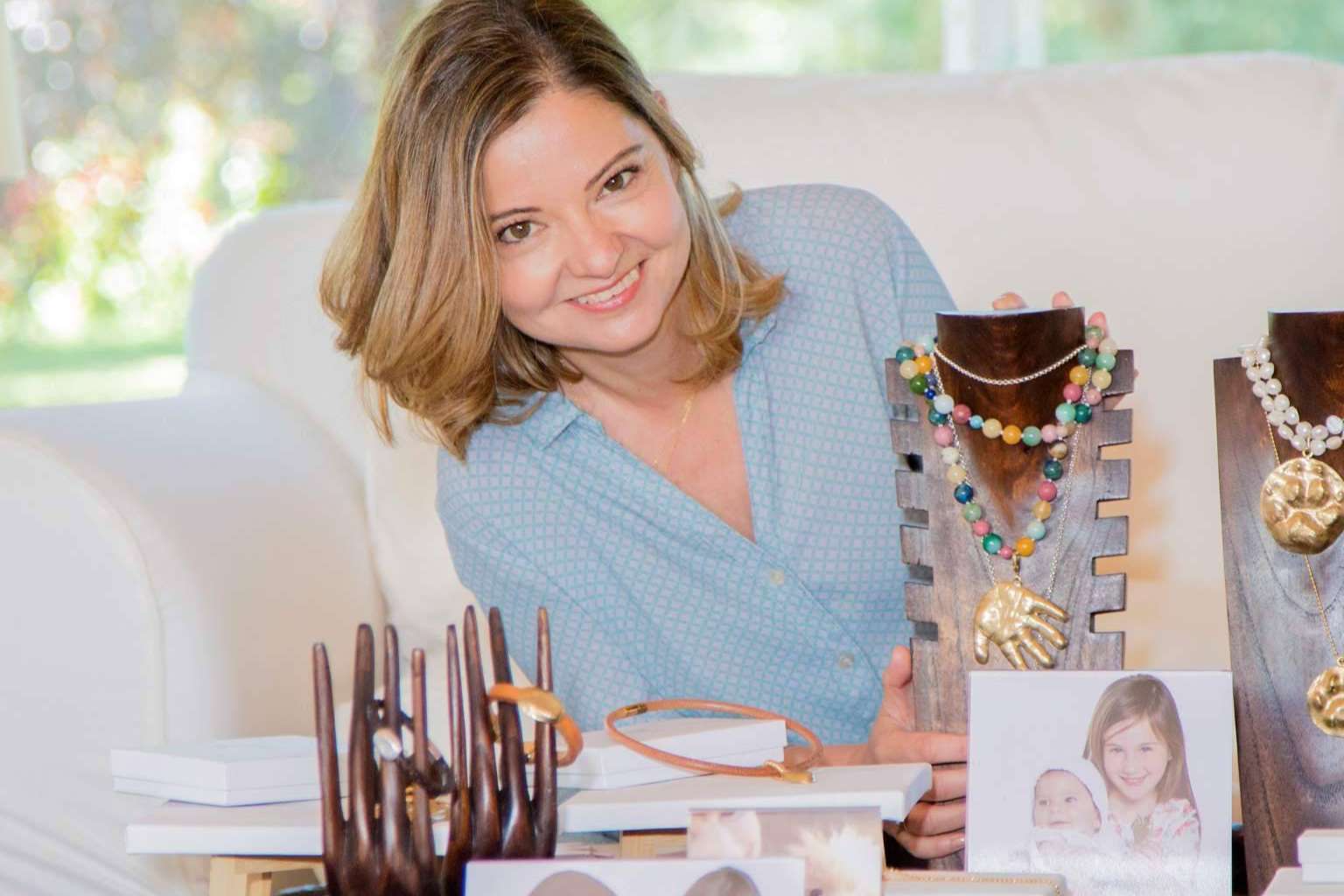 La empresa de joyas personalizadas Dejando Huella Joyas concede una entrevista