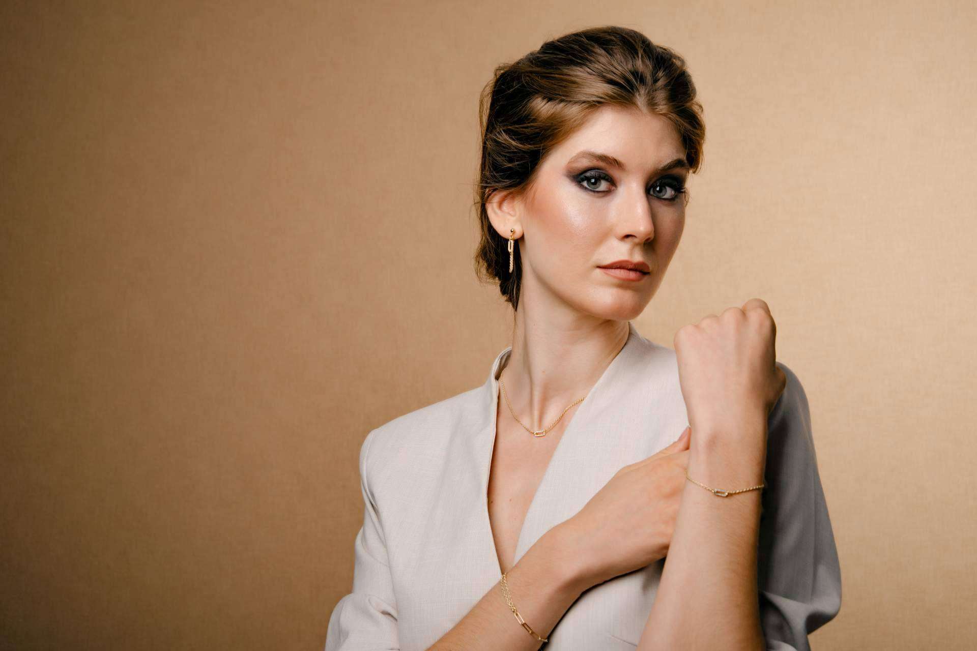 Todos los looks resaltan más con las joyas de moda de T-ADORO