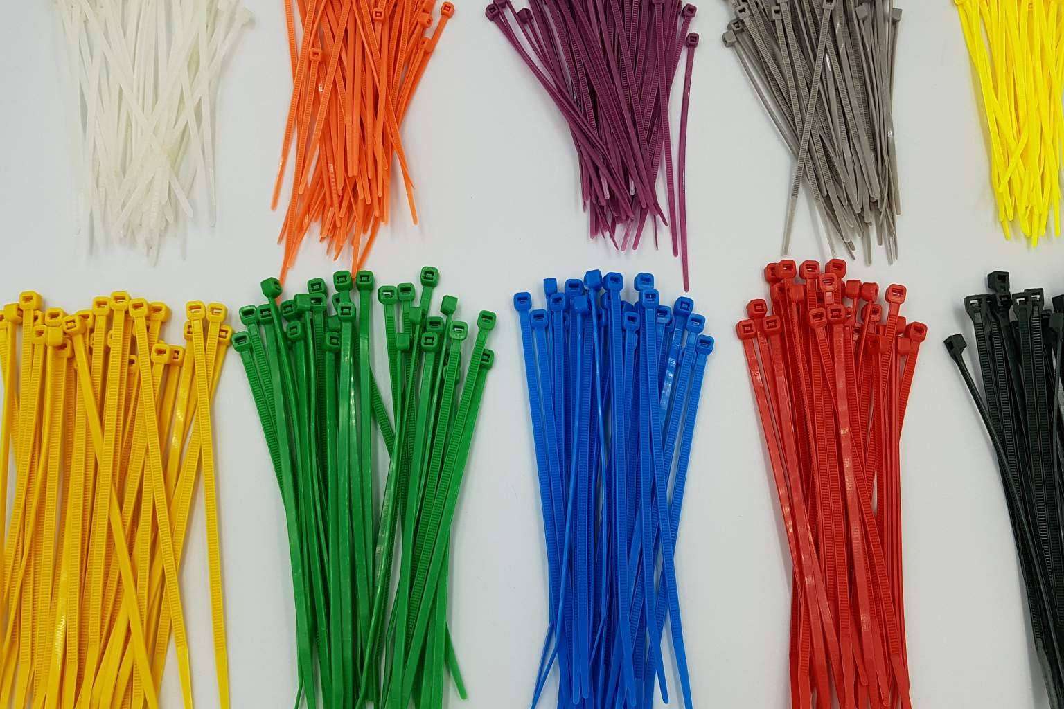 Infosolucion, todos los usos de las bridas de plástico de colores