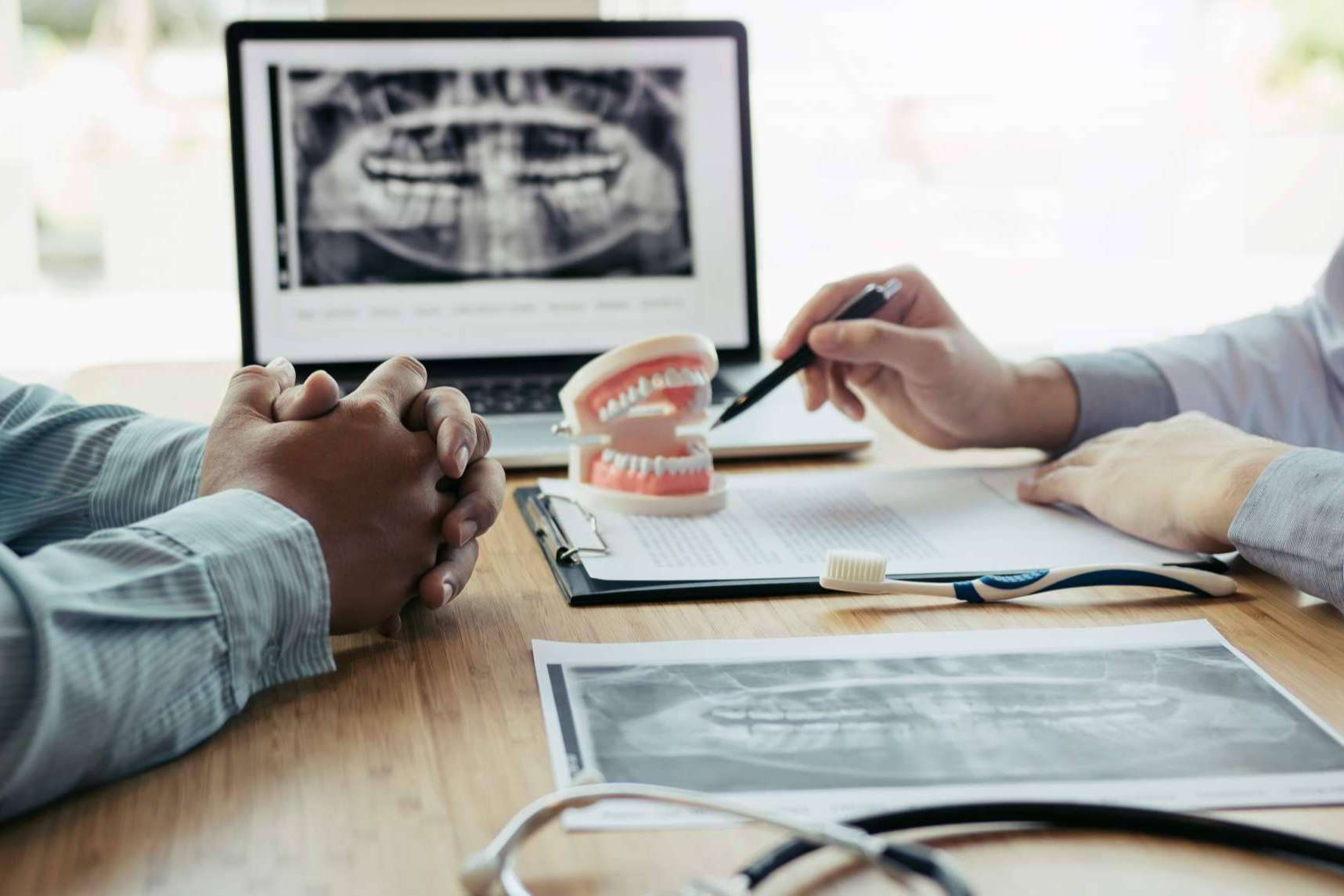 Cirugía oral y maxilofacial en Torrevieja, con los profesionales de la Clínica Marta Vallés